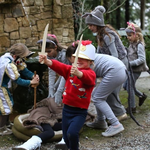 When the mouse king has been slayed by the nutcracker and you’re carrying off his sword along with your own while the mice are mourning….this little solider can’t help his victory grin!
Photo from the 2022 RammDance Nutcracker
Photo credit: Joel Capra
#nutcracker #sitespecific #sitespecificdance #bayareadance #danceoutdoors #danceperformance #kidsdance #rammdance