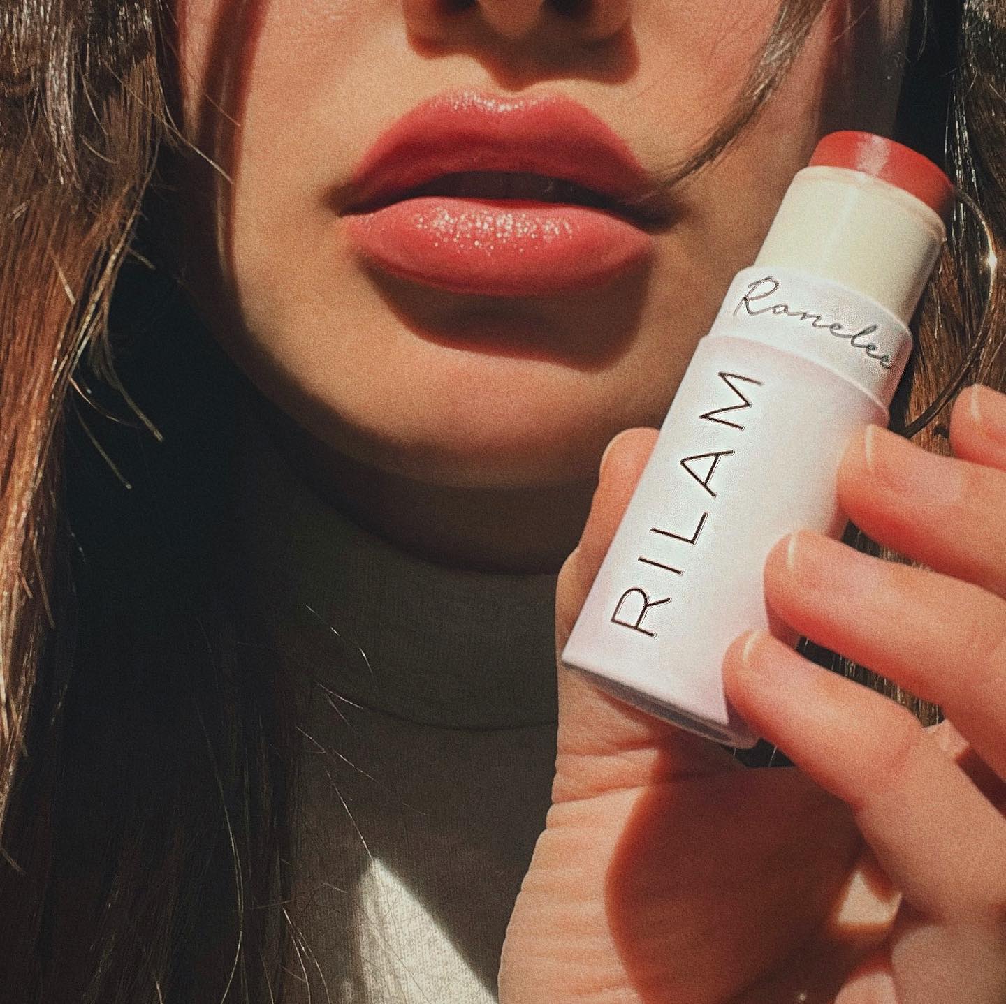 New slightly red tinted grapefruit lip balm. Available soon for purchase 💋
•
•
#rilambyronelee #rilamlipbalm #moisturizinglipbalm #ecofriendly #naturalbeauty #smallbusiness #filipinoamerican #arizona