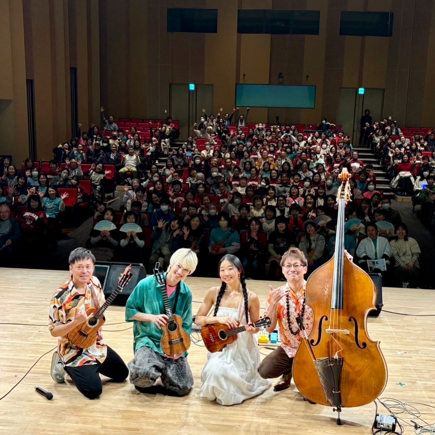 Hookx近藤利樹Honokaウクレレコンサートお越しくださった皆様どうもありがとうございました。
今回は初めてハワイからのゲストを迎える事ができました。
Honokaちゃん
そして彼のキャラクター、音楽が好きで毎年参加してくれてる近藤利樹くん
そしてそしてフックのアンサンブルを20年近く支えてくれてるベーシスト佐々木善暁くん
そしてそして173人ウクレレ【Hook100Moments】の皆さま。
2時間半の音の旅は、全てが混ざり合いこの瞬間にしか生まれない最高の瞬間で大いに盛り上がりました🔥🔥🔥
ウクレレの街、大府市🤙
バンザイ🙌