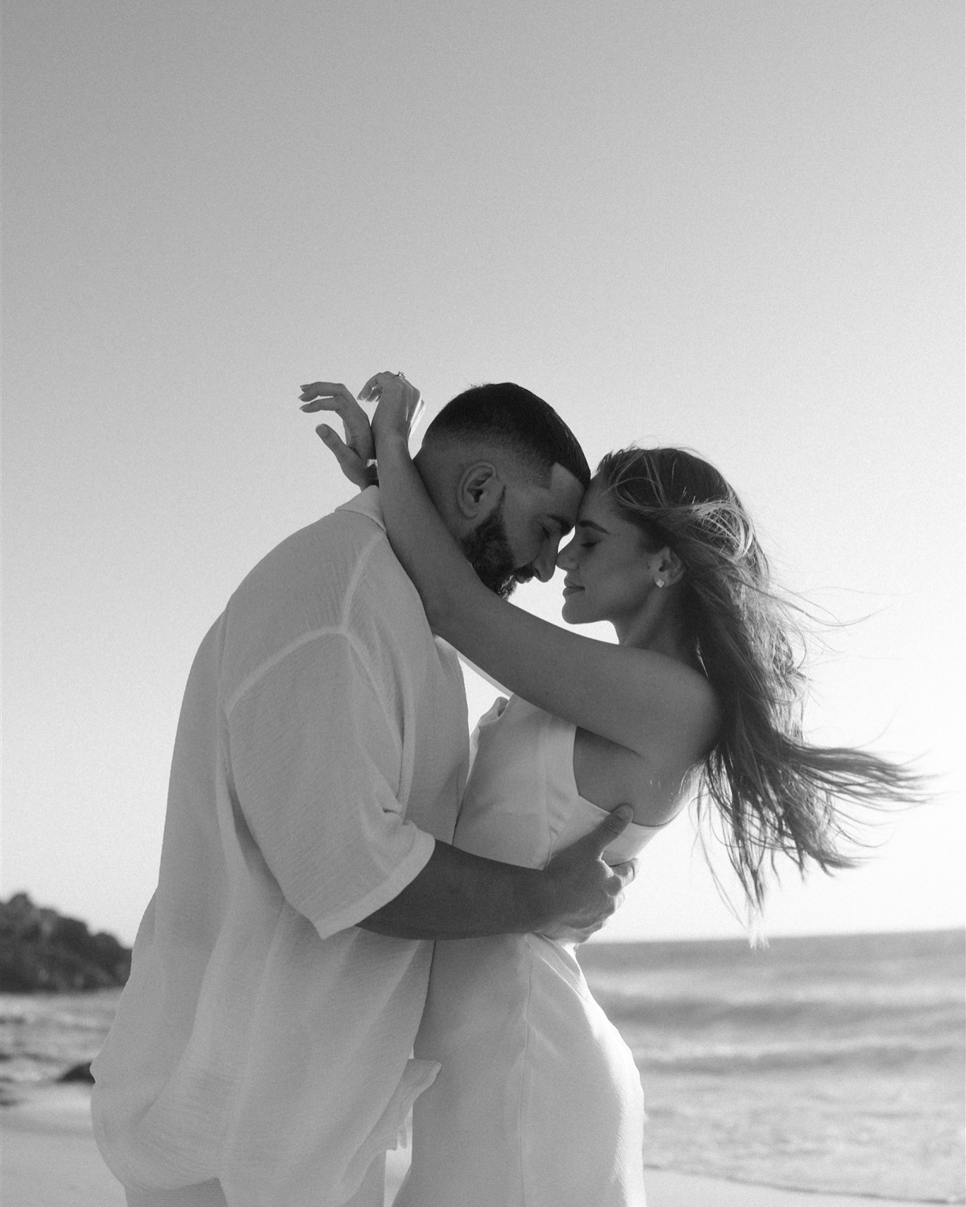 Sunshine, the ocean, these two gorgeous humans ☀️ what more can a gal want 💁🏽♀️
More coming from this lovely evening shoot ✨