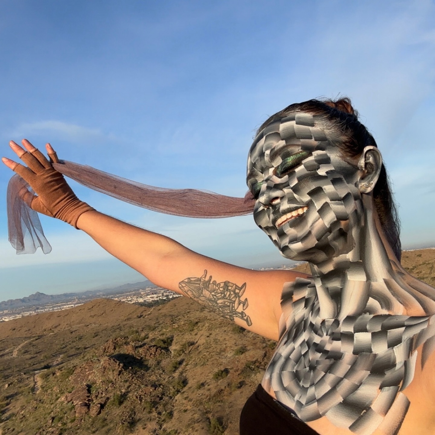 First ever makeup done on top of a mountain 🎨⛰️☑️
The entire process was filmed and the video is live on my YouTube channel for you to watch!
This was such a joyful experience and you’ll be seeing more like it :)