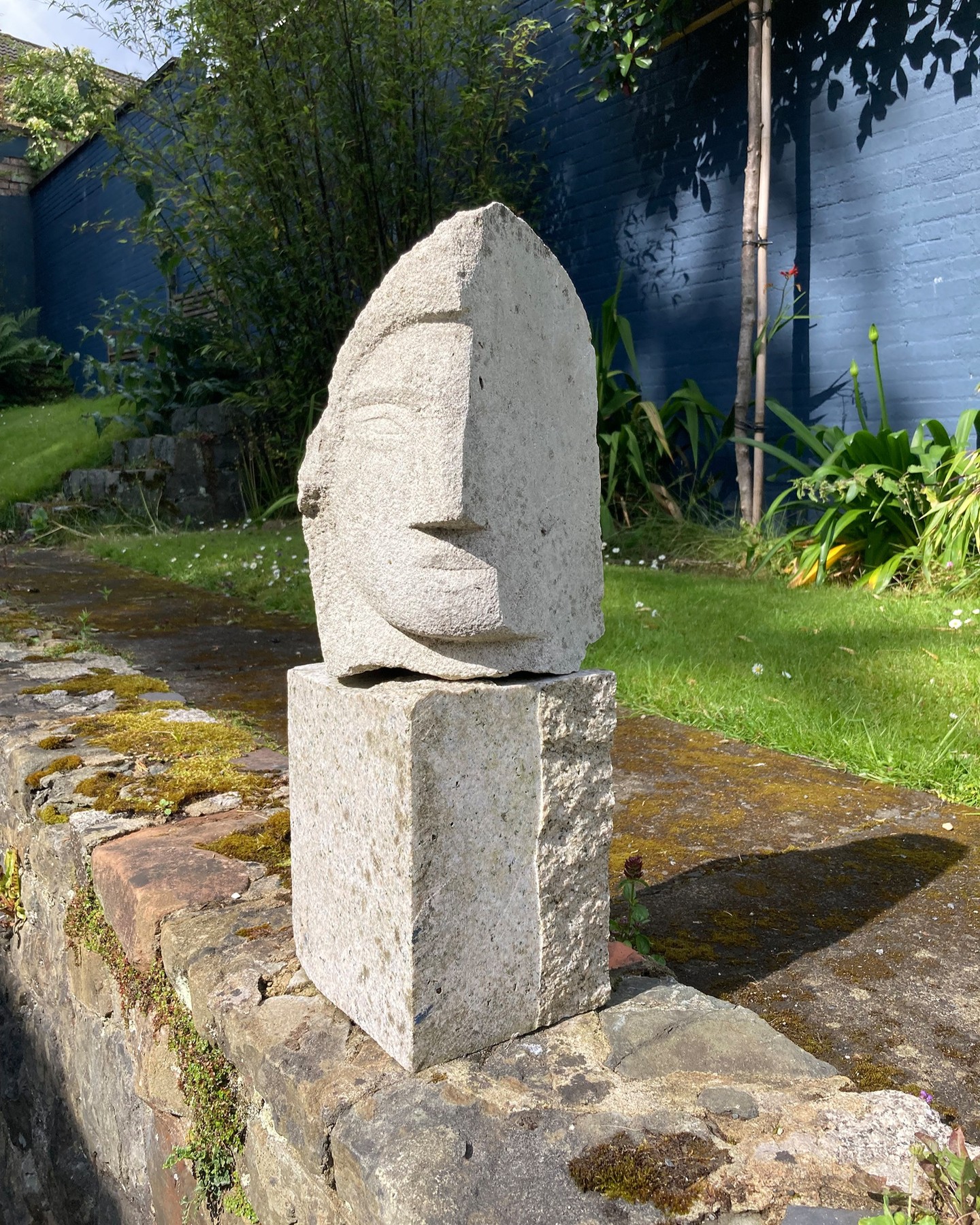 Sunlight on stone in the garden... lengthening shadows scribe the end of summer...
#sculpture #sculpturegarden #helenhanse #homegallery #irishart #endofsummer