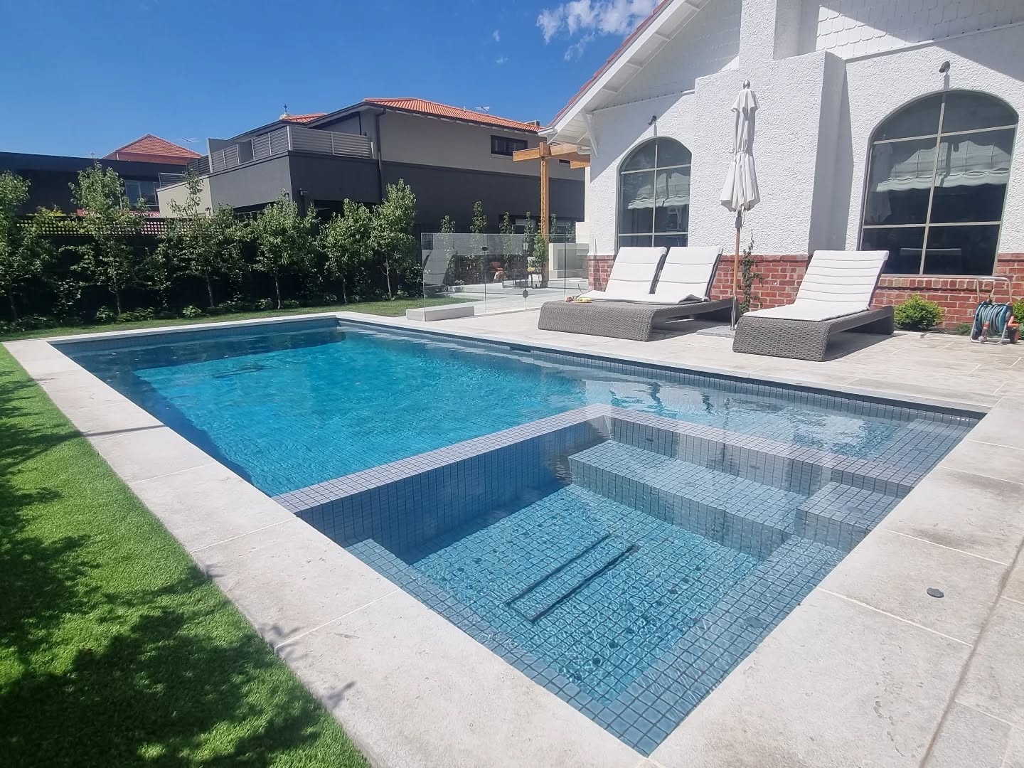 The Christmas rush is well and truly on now!
Good luck to all of the trades out there finding extra hours in the day!
🏊♂️🍻🫂
#bayside
#baysidepools
#landscapedesign
#landscape
#christmas
#christmasrush