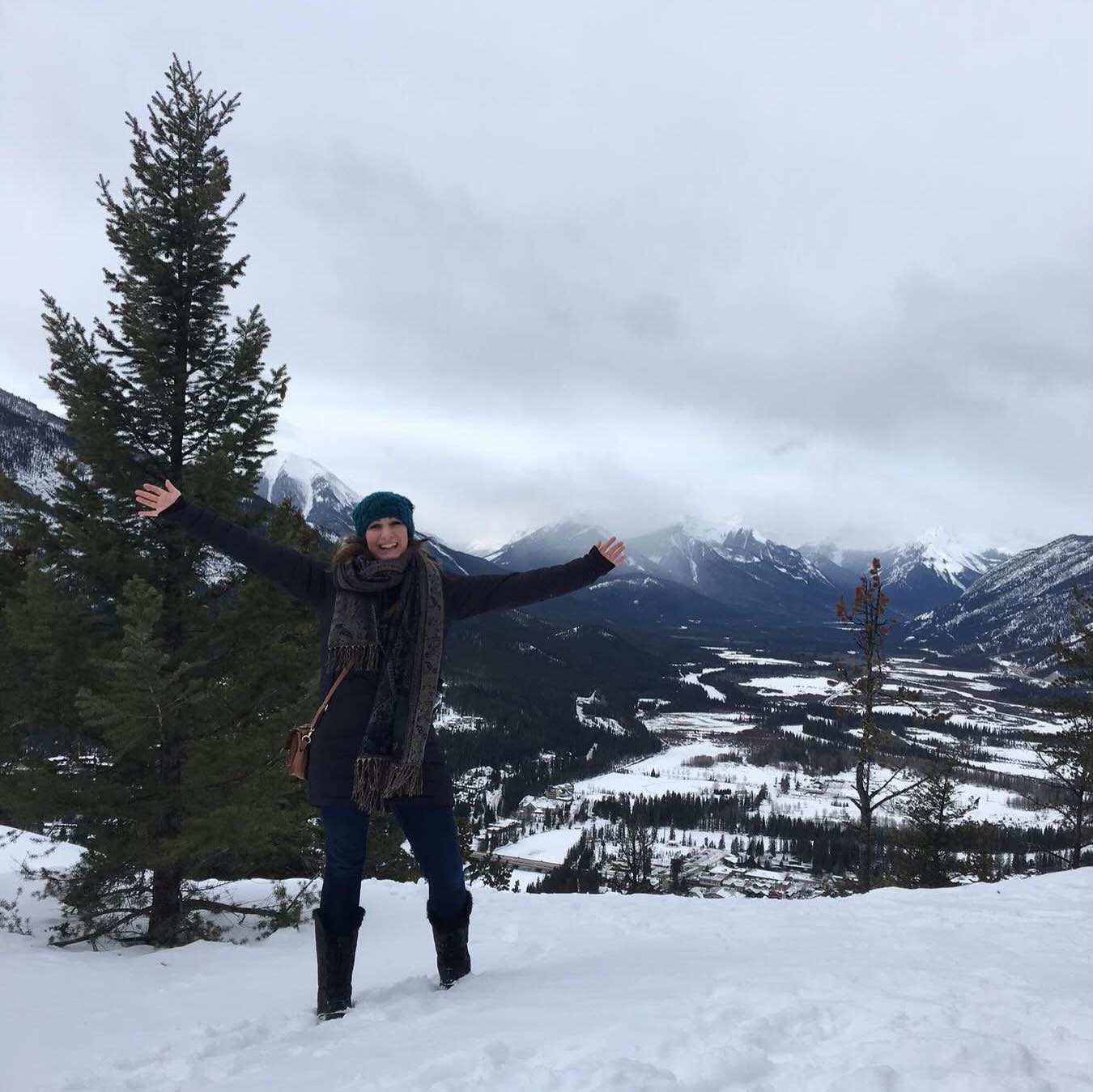 10 years ago I ventured out to Canada for a 3-week artist residency at @banffcentre and it turned out to be a pretty pivotal moment for me and my cello 🎻
I discovered my love for creating cello sounds on the spot with other musicians, jumping on stage without having heard the songs before. It was both terrifying and completely freeing… and I began to find my voice as a cellist!
Forever grateful for this incredible experience and for the other artists who were there at the time. Inspiring to the max. It was also here that I met the wonderful @justinevandergrift - we’ve since shared some truly memorable moments on and off stage ♥️
2016 taught me to do the thing that scares me and to do it with an open mind.. and that being a cellist doesn’t mean you have to fit into a specific box!
Artists, check out the Banff Centre - it’s MAGICAL!
#artist #banff #residency #cellist #musician