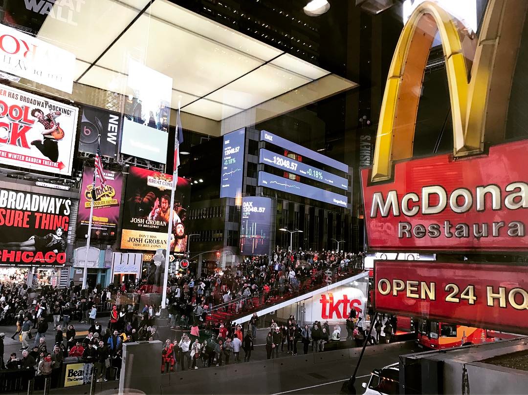 Amo muito! #nyc #timessquare #mcdonalds