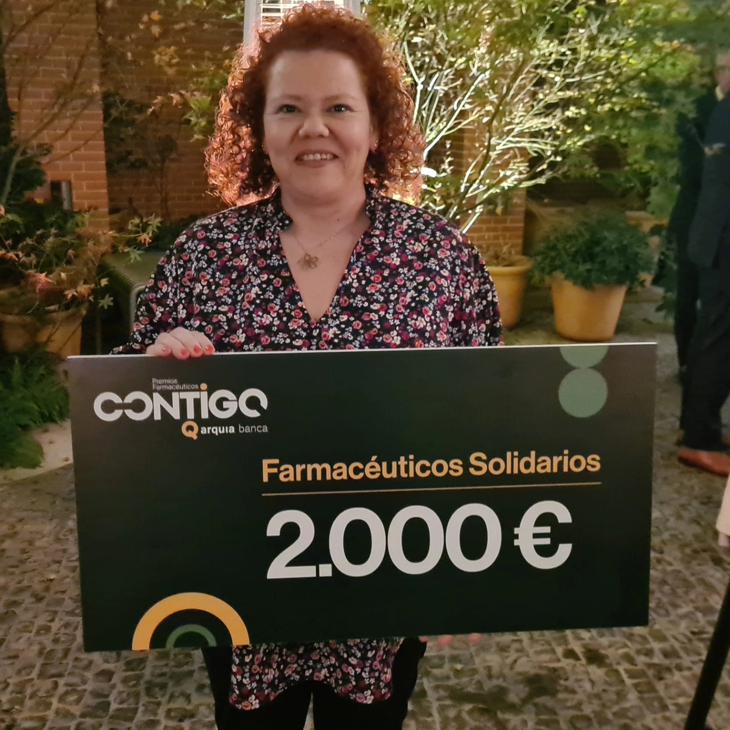 El presidente del Colegio de Farmacéuticos de Badajoz, D. Cecilio José Venegas, nos ha donado 2000€ de los premios Farmacéuticos Contigo. No podemos estar más felices, porque esto, ademas de ser un reconocimiento a nuestro trabajo, nos ayuda a seguir adelante, a llegar a más personas y a continuar con los proyectos que tenemos en marcha.
Muchas gracias a él de corazon, y a Beatriz y Helena por vuestra ayuda.
Seguimos! 💪
#farmaceuticoscontigo #premiossolidarios #cofbadajoz #farmaceuticossolidarios #ong