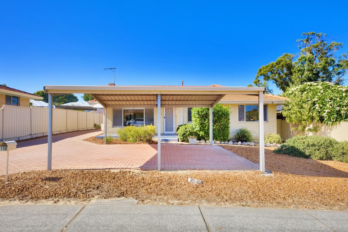 🏡 NEW LISTING - 158 Arkana Rd, Westminster
Offers above $675,000
3 bed, 1 bath - GREAT opportunity!
With street-front presence and undeniable charm, this beautifully-inviting 3 bedroom 1 bathroom character home enjoys the rare luxury of being one of just two residences - not a crowded complex, creating a sense of comfort and calm that’s immediately felt. Equal parts heart-stealer and smart purchase, it’s perfectly suited to first-time buyers and astute investors alike.
📲 Sacha Daniel - 0414 501 109 for more info
🔗https://www.hedgespropertygroup.com.au/properties/34095134
#perthrealestate #newlistings #realestate #perthhomes