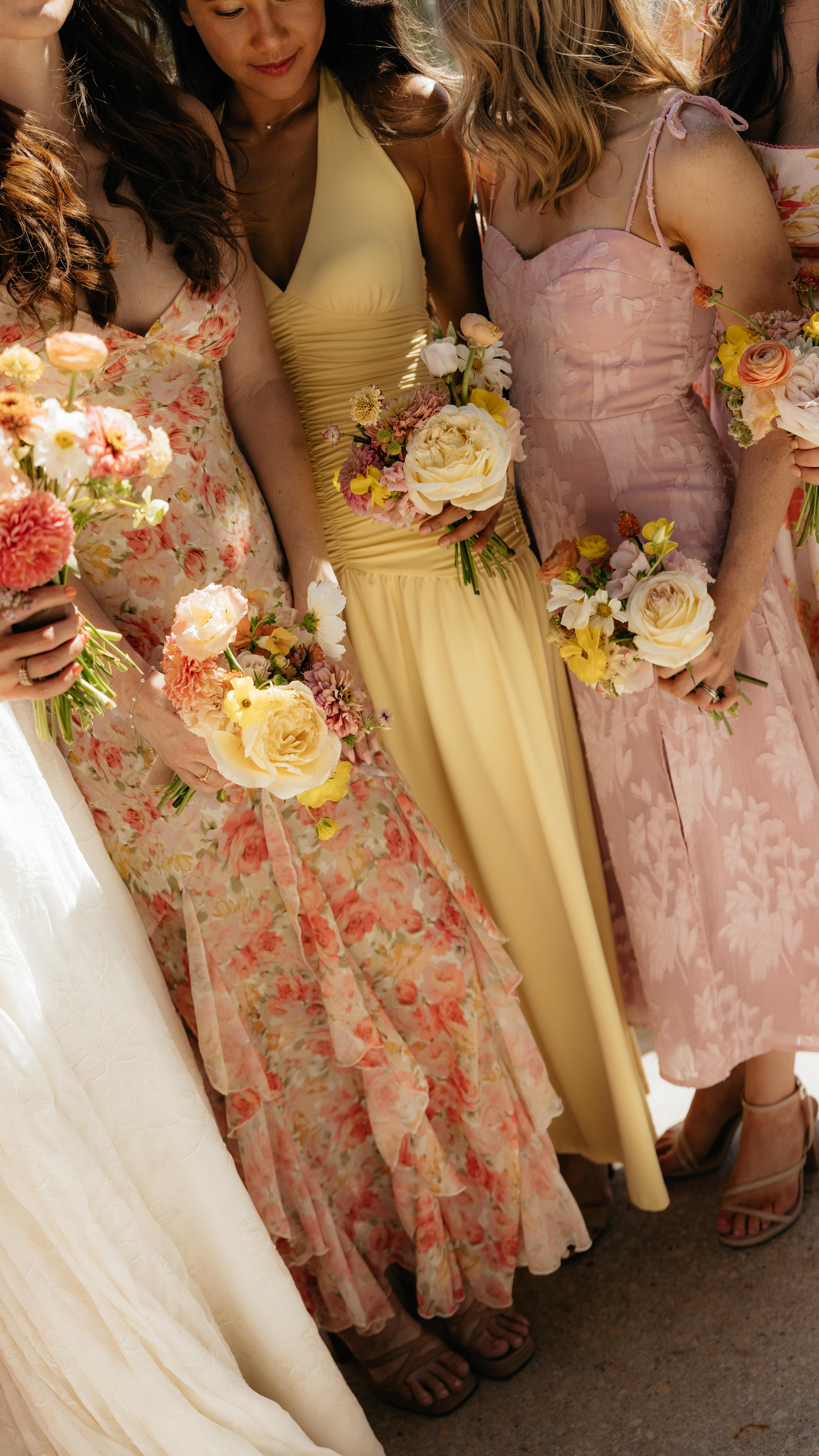 Designing summer wedding florals means letting the season lead—soft color, natural movement, and ceremony spaces that feel organic and romantic 🌸
Summer wedding florist | Meadow ceremony | Seasonal floral design | Romantic weddings
Photographer @ashlynstott_photography
Couple @kelanalbertson @stephhanawalt
Venue @snowbird
Florals @delaflor.studioco
#summerwedding #summerweddingflowers #gardenweddinginspo #romanticweddings #weddingflorals