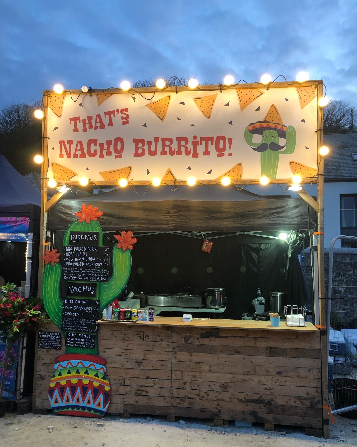 Having an amazing weekend at @porthlevenfest for first event of the summer! Body is aching but feel so happy to be back to busy events every weekend! Thanks everyone who ate with us yesterday, final day today come and grab a burrito or some nachos!
#burritos #nachos #streetfood #foodfestival #summer #festivalfood #thatsnachoburrito