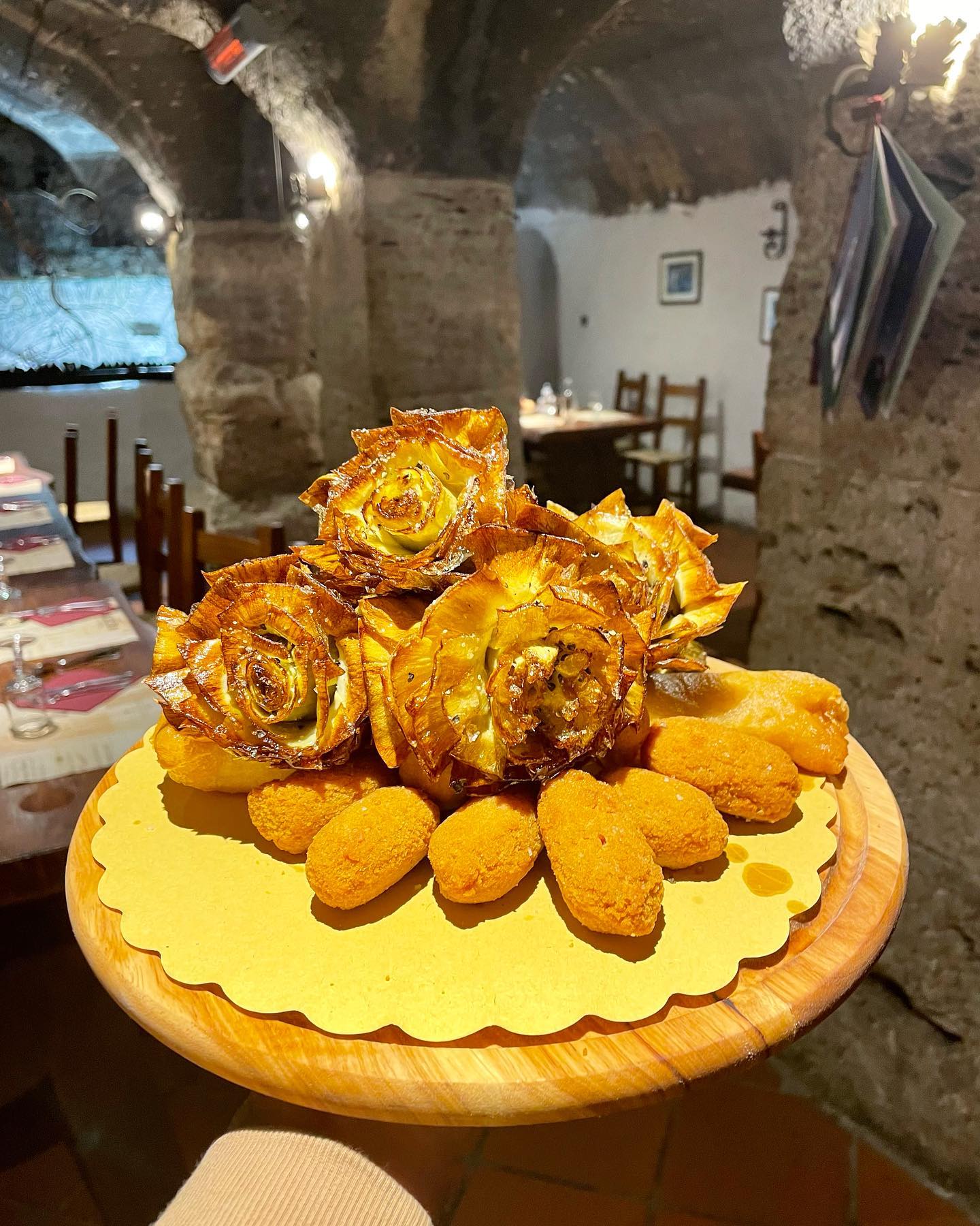 Fritto romano💯!!!
#tivoli#restaurant#italianfood#fritti#carciofiallagiudia#antichetermedidiana