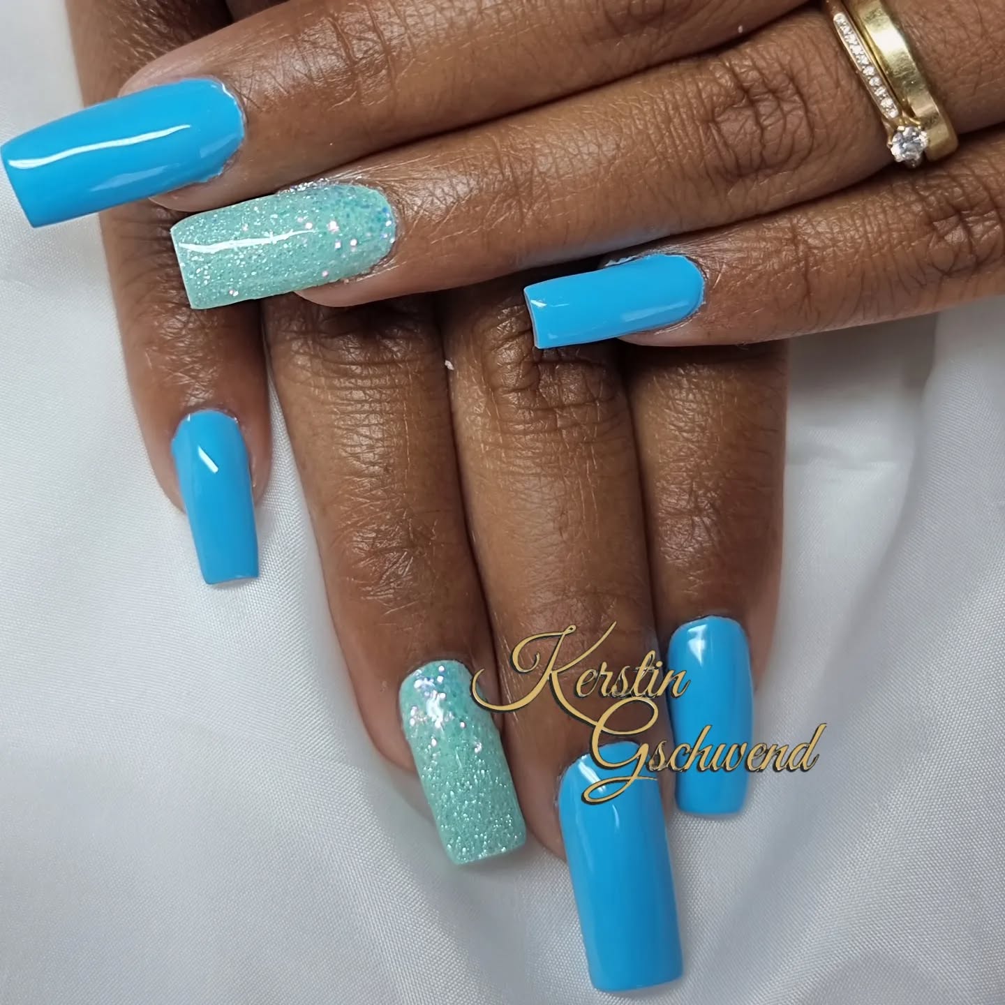Blue is always an eye-catcher
#bernnails📍
#gelnails
#nailart
#naildesign
#nails
#manicure
#blue