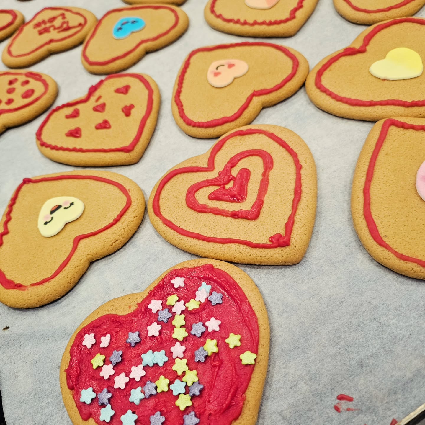 Lets celebrate February although it is a short month, it is filled with lots of love and sweet surprises. #suportlocal #indepentantbakery #valentinesday #gingerbreadheart #familybakery