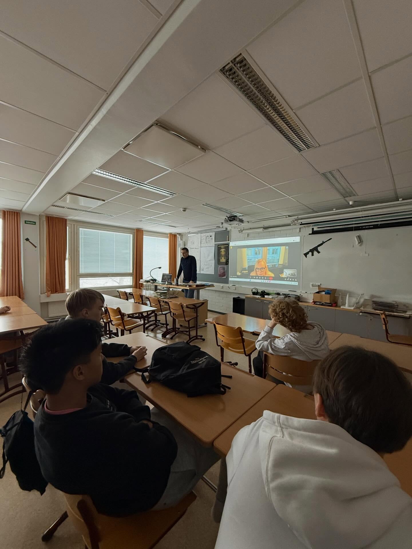Tänään AMB-kurssilaiset saivat vieraaksi etäyhteydellä Maria Ohisalon (MEP). Suuri kiitos Marialle vierailusta. #epas #säkylänseudunlukio