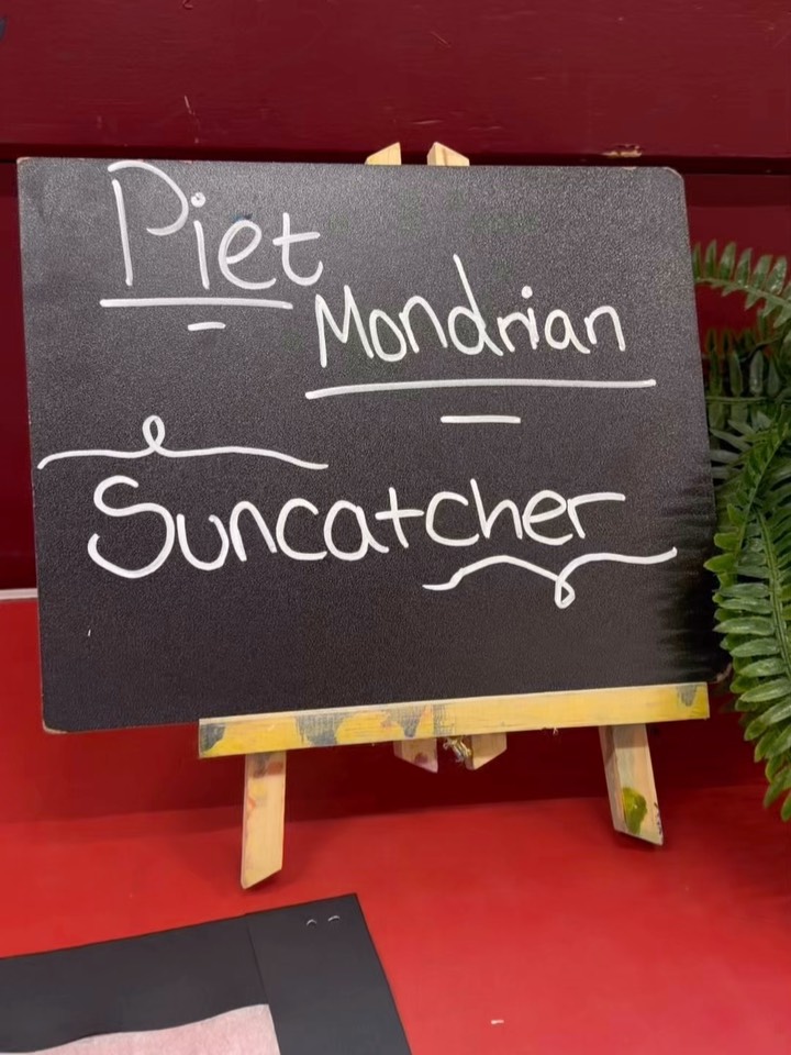 Learning through art✨
Our friends have explored colour, shape, and patterns inspired by Piet Mondrian🎨
#leapfroggrangepark