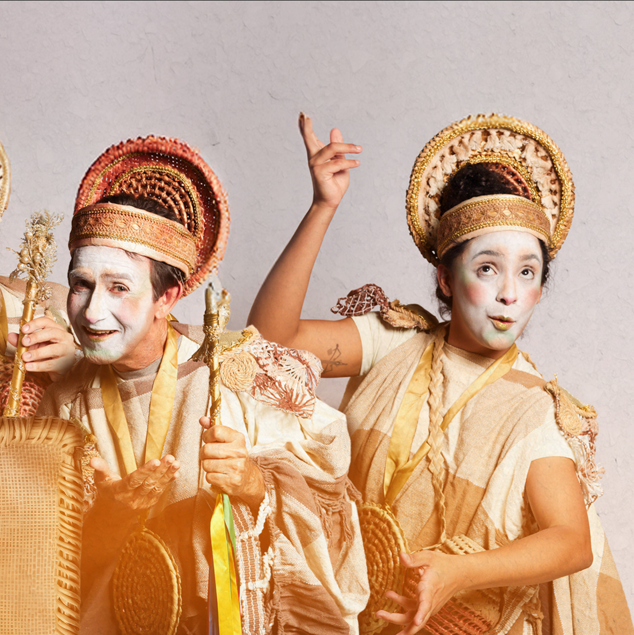 Hoje, 27 de dezembro, às 20:30h, no @santoregano
Venha vivenciar a magia do Natal com "Balaio de Natal, um auto Gajuru"! Este espetáculo encantador mescla a tradição natalina com a riqueza da cultura nordestina, prometendo uma noite inesquecível.
Sob a direção de Waneska Pimentel, o texto de Reginaldo Meneses ganha vida com os versos de Euriano Sales e músicas originais de Toni Edson, além de arranjos especiais de Waneska Pimentel.
Entrada gratuita!
Junte-se a nós para uma celebração única do espírito natalino que só o Gajuru pode oferecer!