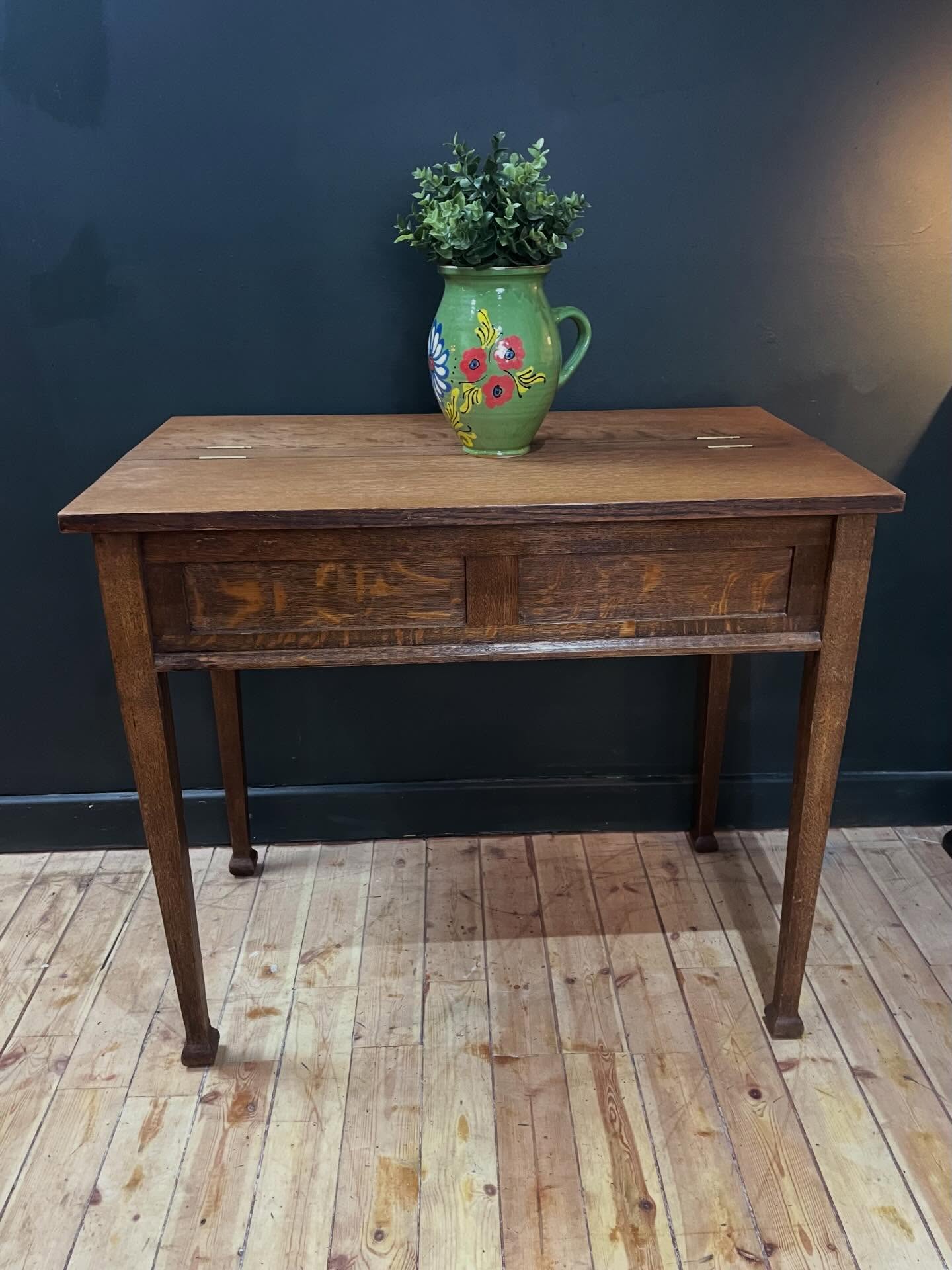 -SOLD-
It may initially look just like an ordinary oak console table but this little beauty has some hidden extras! As well as the beautiful patina and Arts & Crafts styling it has two felt-lined ‘secret’ compartments which are accessed by lifting the top at each side.
Andy had already decided this would be great for keeping his snacks but you might have your own ideas about what it would be useful for! 😆
It measures W82cm D49cm H72cm £135
Some dog sitting today with my favourite little pooch 🐶 and then a stop over tonight ready for the antique fair tomorrow. Have a lovely day 😊
#consoletable #oaktable #artsandcrafts #secretcompartment
