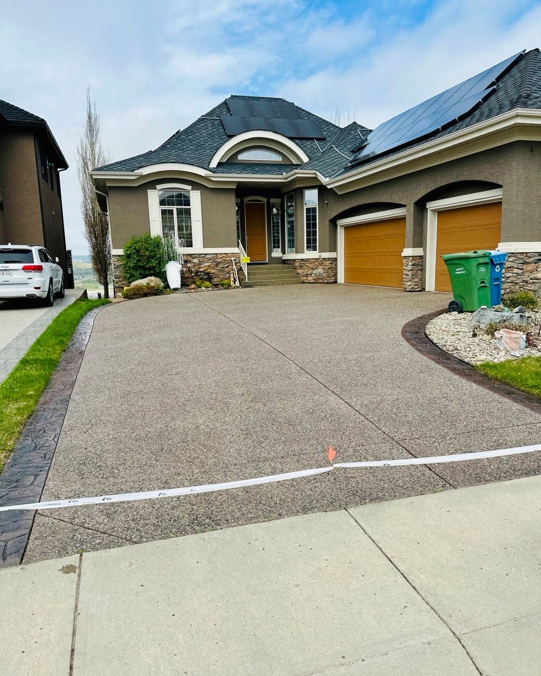 Beauty of a home that is looking much better after a deep clean and a professional concrete sealant application. Happy Friday and enjoy the weekend! #concrete #yycconcrete #yyc #yycsmallbusiness #cgyseal #yycseal #calgarydrivewaysealing #yyocal