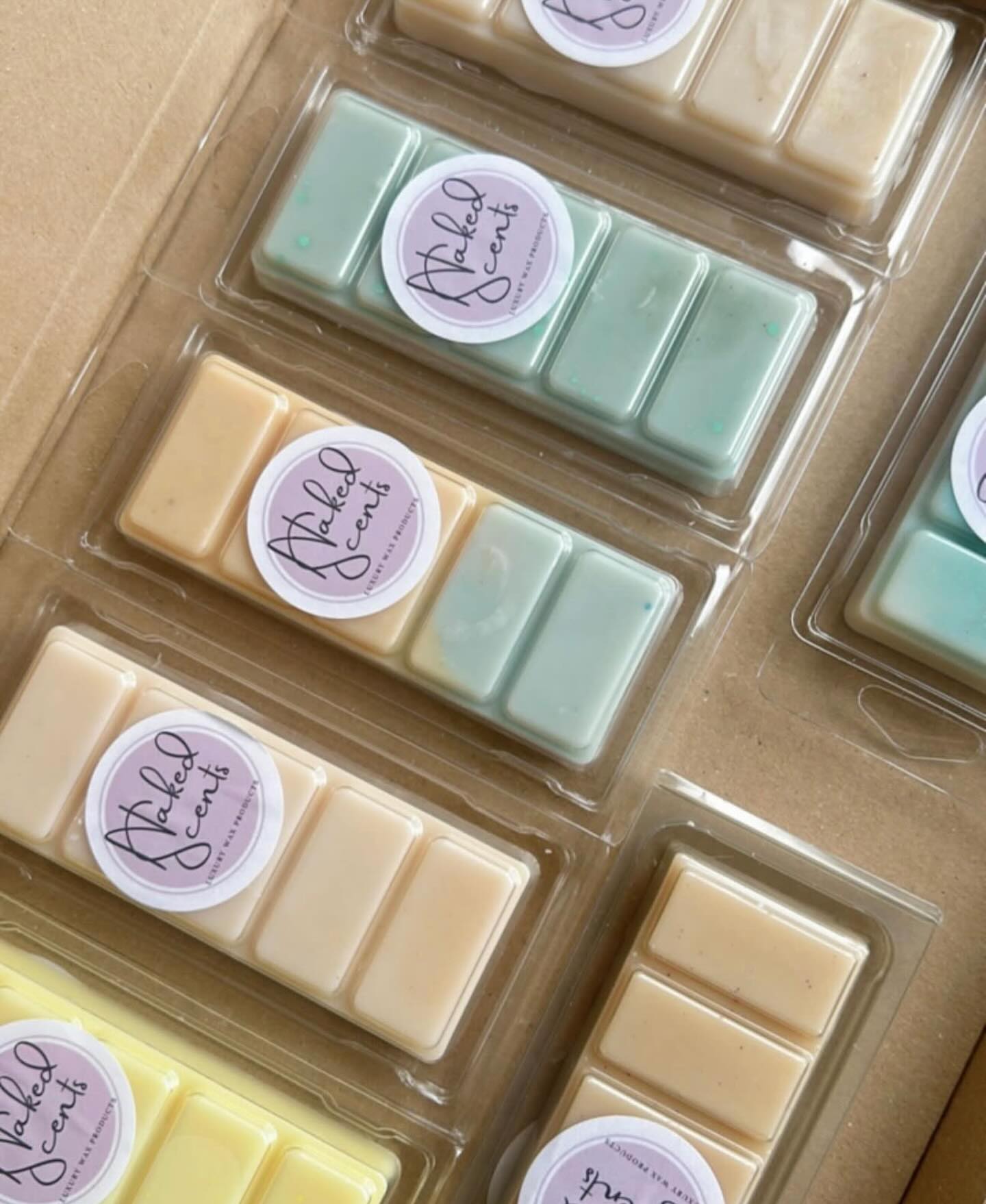 Who else is counting down to spring? ๐ธ Fresh flowers, sunshine streaming in, and a gorgeous spring fragrance melting through the house.. absolute bliss โ๏ธ๐ท