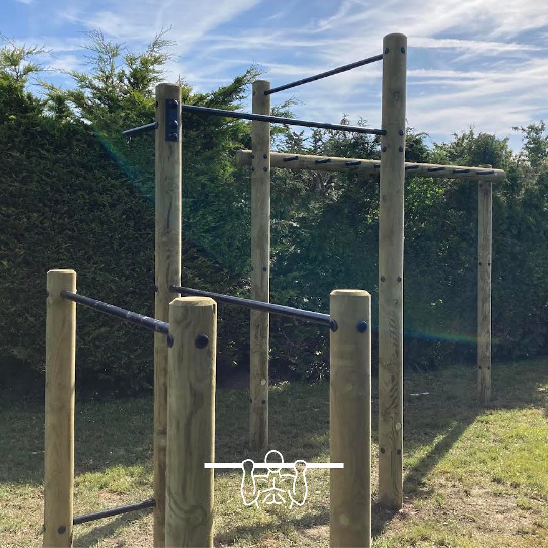 bars, bars, bars! This amazing set up brings it all together. pull up, high bar, dips, boxing and monkey bars. We installed for a client in Hastings. #gardengym #pullups #dips #outdoorexercise #monkeybars