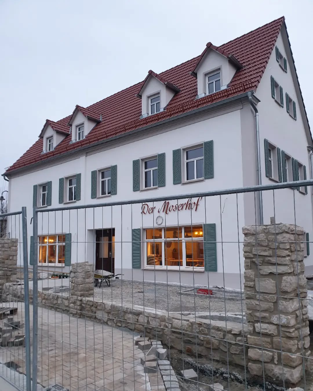 Unser schöner Moserhof 🏡
Nur noch wenige Tage bis zur Eröffnung und es gibt noch viel zu tun.
Wir freuen uns sehr 🙂
#neueröffnung #moserhof #moserhofsteigerwald #steigerwald #wirfreuenuns #trossenfurt #oberaurach #café #bistro #pension #hassberge #unterfranken #sandstein #sandsteinmauer #fensterläden