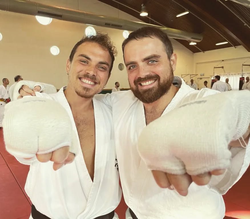 משמעת עצמית, ביטחון עצמי, כבוד לזולת, יכולת להתמודד ולהתגבר על קשיים ועוד..
נעשה כמיטב יכולתנו לפתח את האיכויות האלו בכל אחד ואחת מהתלמידים והתלמידות שלנו!
ילדים ונוער - שני ורביעי.
קבוצה צעירה (גילאים 6-9) שעות: 16:30-17:15
קבוצה בוגרת (גילאים 9 ומעלה) שעות: 17:15-18:00
בוגרים (18+) - שני וחמישי.
יום שני 7:00-8:00
יום חמישי 18:30-19:30
מיקום: ארלוזרוב 62 (מכון הכושר "גוף ראשון").
0545834300 - יונתן.
0544466338 - דניאל.