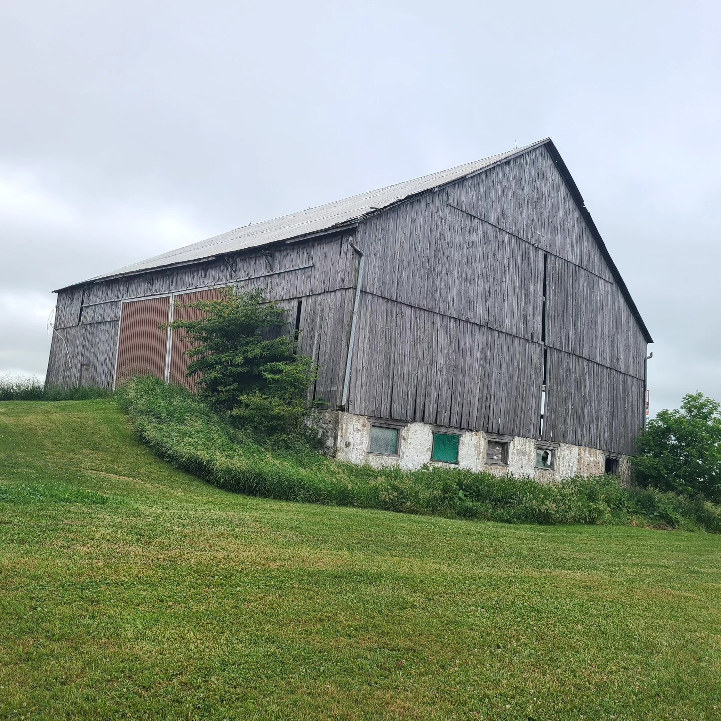 Another barn demo to start the week off
#demolition #demoday #oldbarn #Klompsinc