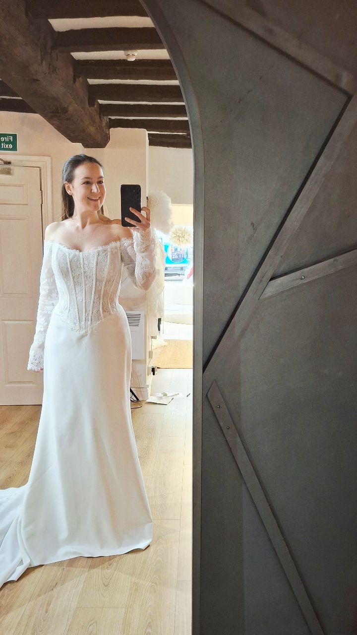 Which is Steph's favourite dress?
Showing off the gorgeous Stella York 8256 ✨️
Available in store! Book your appointment today to view this beautiful dress & the rest of our Stella York collection plus other designers 🤍
Link in our bio or call us on 07897376737
Wakefield | Bride To Be | Yes To The Dress