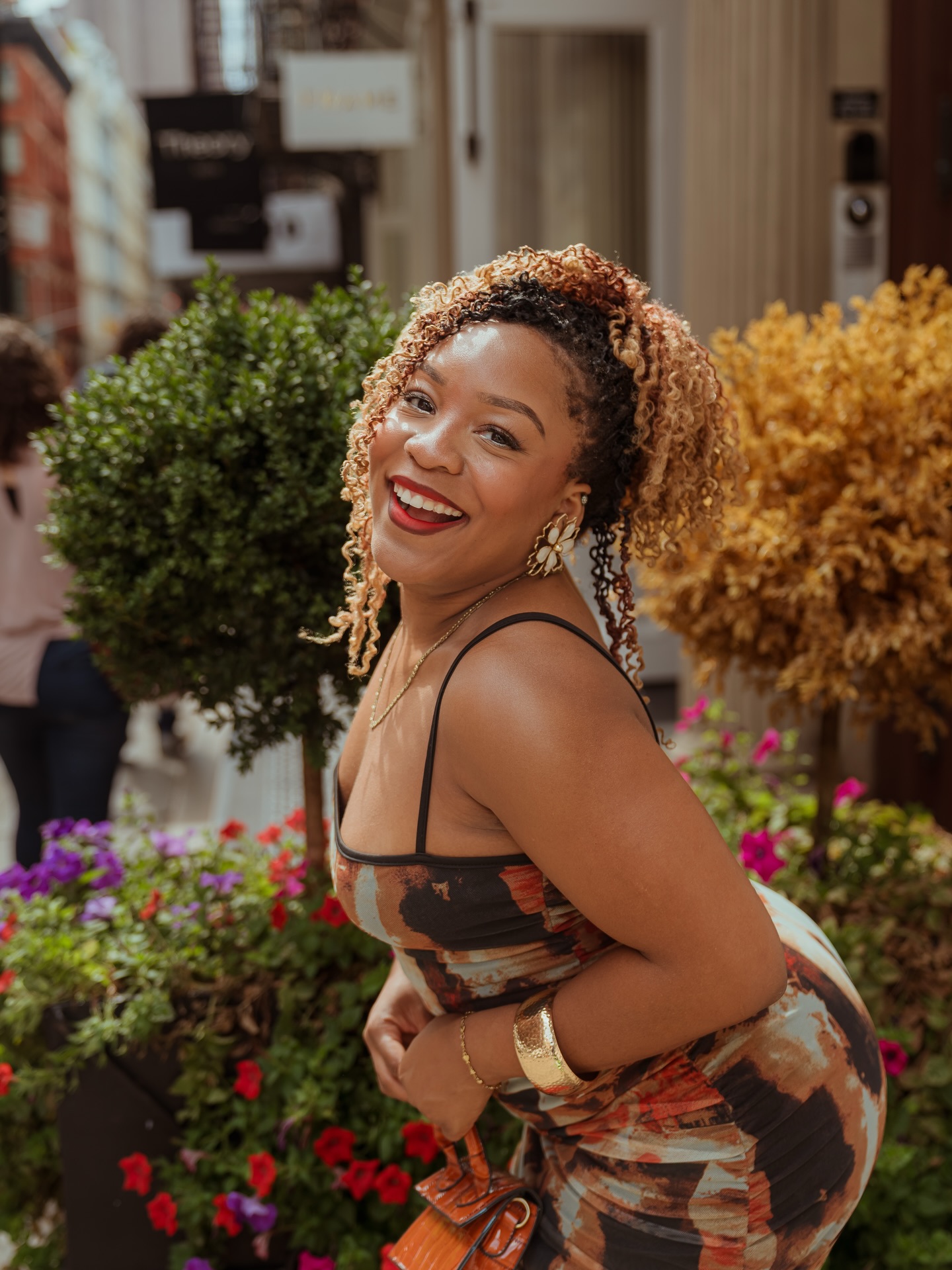 Happy Friday 🤍
Lately, I’ve been in a real season of love giving a little extra, showing up softer, and choosing kindness even when it’s not convenient.
Walking in love looks different for everyone:
✨ being gentle with people’s stories
✨ extending grace instead of judgment
✨ giving without expecting anything back
I’m learning that love isn’t being extra, sometimes it’s just being kind on purpose.
As it says, “Walk in love…” (Ephesians 5:6)
How are you paying it forward this season? 🤍
PC: @hypedh
#HappyFriday #WalkInLove #SeasonOfLove #ChooseKindness #Spreadlove