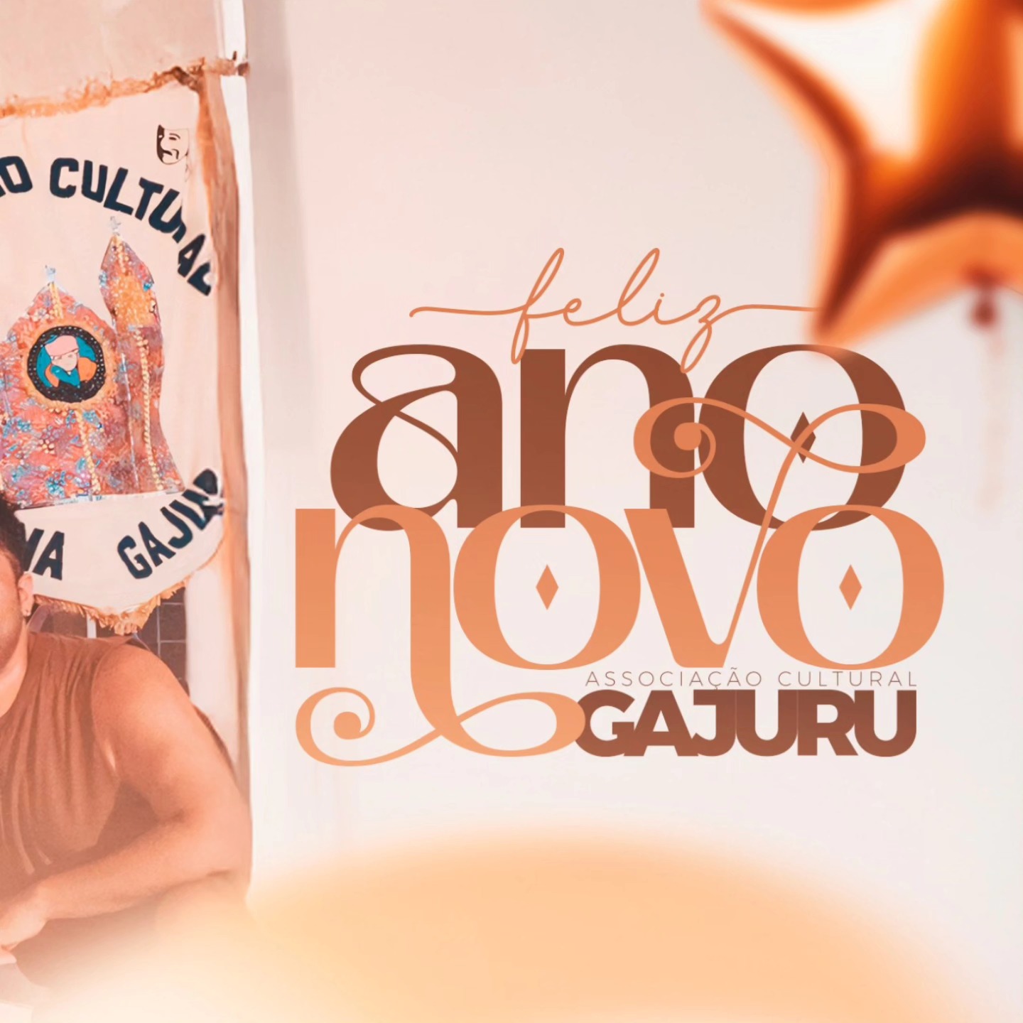 Feliz Ano Novo da Família Gajuru!
Que 2025 seja um ano de muitas realizações, repleto de arte, inspiração e prosperidade para todos! Agradecemos por fazerem parte da nossa jornada artística e desejamos que o novo ano traga novos começos brilhantes, muita criatividade e momentos inesquecíveis.