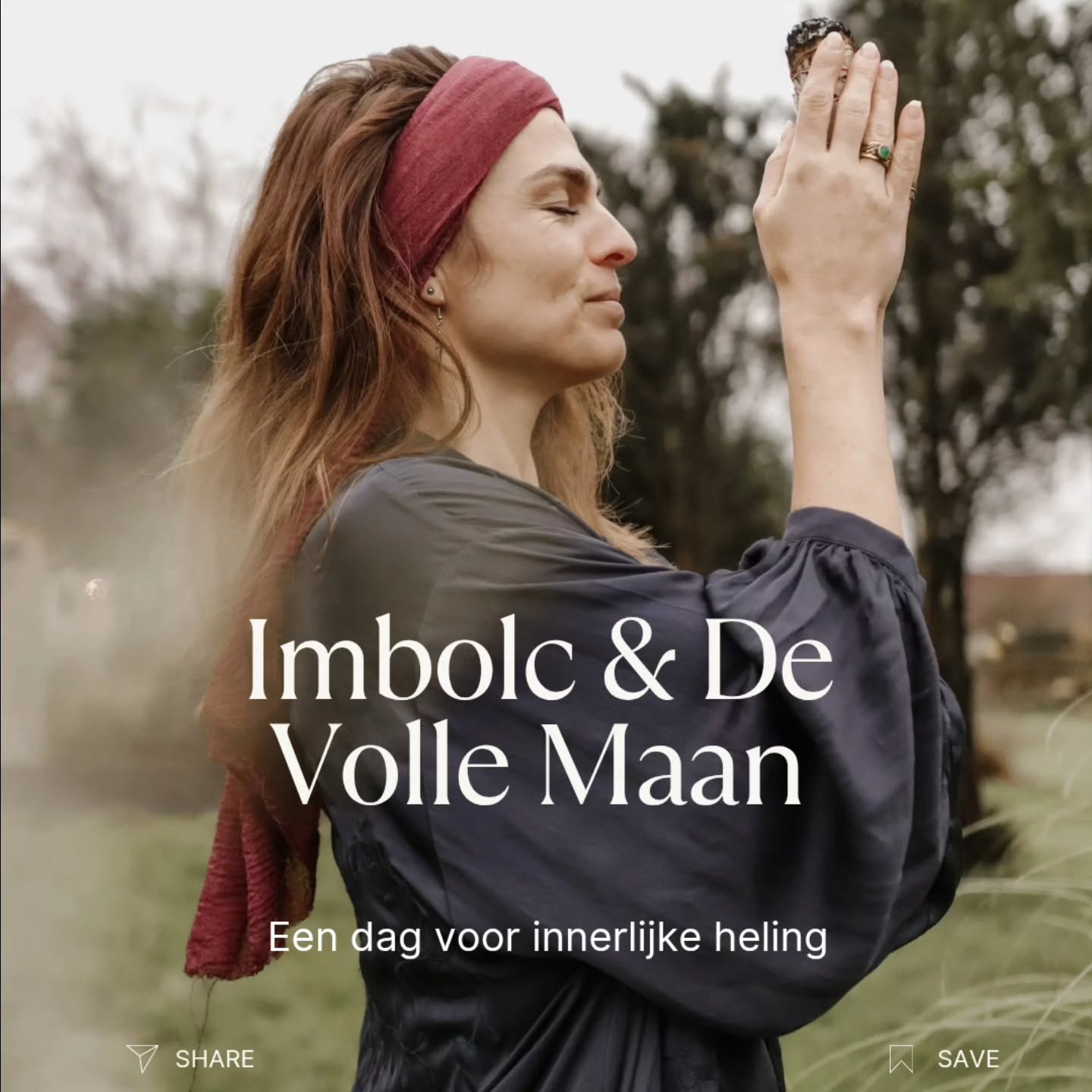 》》 Imbolc & de energie van de Volle maan
Een prachtige dag vandaag, misschien voelde je onbewust of bewust de afgelopen dagen dat er energie in beweging was.
Rond 1-2 februari vieren we Imbolc - een oud Keltisch feest van het licht. Het donker en de stilte van de winter maakt plaats, zaadjes beginnen te kiemen en met het juiste ritme ontwaakt moeder natuur rustig al haar creaties.
De energie van grootmoeder maan versterkt de energie van imbolc. Ze nodig uit om te voelen welke cirkel rond is, wat mogen we loslaten zodat er ruimte gemaakt kan worden voor het licht wat van binnenuit wil gaan schijnen.
Vandaag is een dag dat ik rituelen doe en stilsta bij Imbolc, ruimte geef aan het donker in mij wat liefde en de vlam van de Godin Brigid wil ontvangen - zodat het getransformeerd mag worden naar licht.
(En ik ruim mijn keuken op deze dagen want ook dat wil nu duidelijk gebeuren...)
Luister naar je lichaam, het herinnert wat nodig is op een dag als vandaag. Probeer bewust aanwezig te zijn en even stil te staan bij de transitie die op alle lagen haar werk wil doen.
Hoe meer je erbij aanwezig kunt zijn en durft te verstillen en er ruimte aan kunt geven, hoe meer je er later dit jaar dankbaar voor zult zijn dat je dat vandaag gedaan hebt.
De Vrouw van de Aarde voelt het, het beweegt zonder het te controlen, ze doet wat natuurlijk aanvoelt. Haar lichaam herinnert het natuurlijke ritmes van moeder natuur, haar ziel begeleidt haar naar de heling die ze vandaag kan en mag ontvangen.
Voel je dat extra wilt zakken? Er ruimte aan wilt geven?
Je bent welkom 🤍:
Vanavond van 20.00 - 21.00 uur
🌕 Vrouw van de Aarde Maancirkel 🌕 via zoom
Op donatiebasis- stuur me een p.b. voor meer info of comment 'Imbolc' hieronder.
Wat leeft er in jou wat er klaar voor is om naar buiten te treden?
Liefs
#imbolc #vollemaanfebruari #vrouwvandeaarde