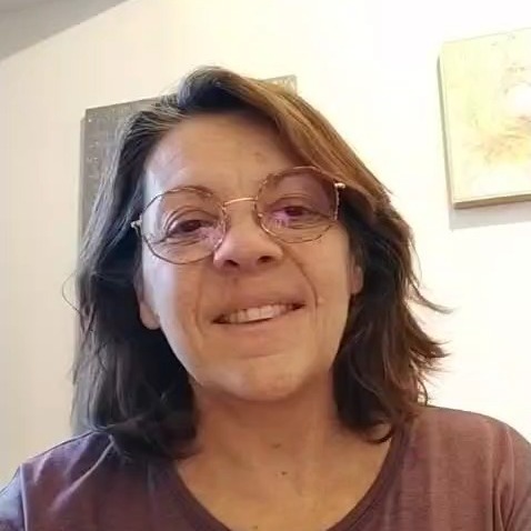 Aller, cette semaine on lâche ses peurs et on se lance. Comme un enfant qui aborde la vie comme un jeu ou comme un grand espace de découverte, on se lance à l'aventure. Demandez-vous quelles nouvelles expériences la vie vous propose de vivre et abordez-les avec joie et légèreté. On laisse la peur courir derrière nous et on avance avec joie !
Belle semaine de jeu et de joie!
N'hésitez pas à faire part en commentaire des nouvelles aventures que la vie vous propose.
#archetypes #oracle #émotions #connaissancedesoi #enfantinterieur #joie