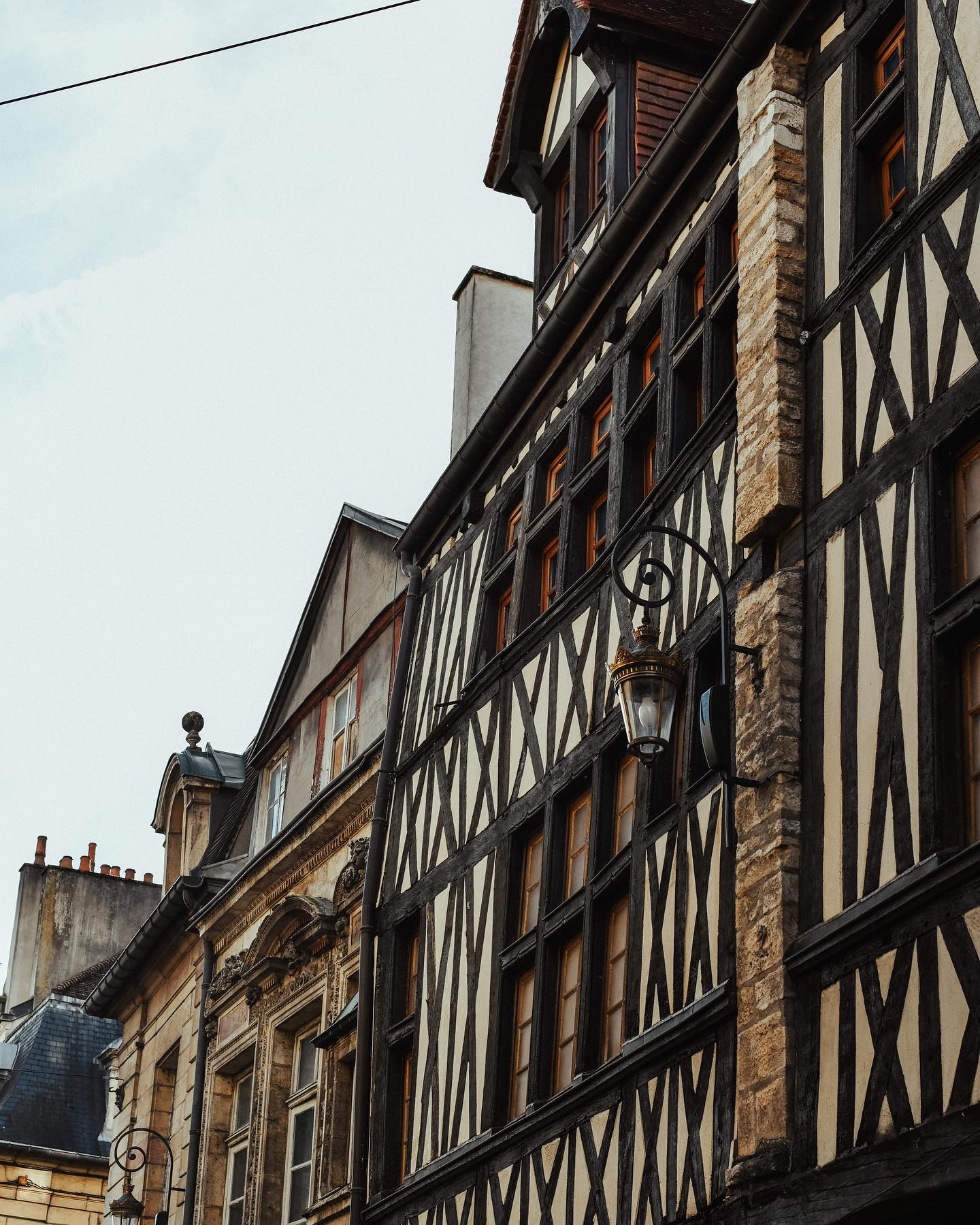 Promenade • 17/10
—
#automne #autumn #dijon #dijonmaville #dijonnais #ville #city #bourgogne #france #brown #vintage #photographe #photographer #igersfrance #igersdijon #igersbourgogne #architecture #moment #october #november #followforfollowback #dijonmabelle #dijonville
