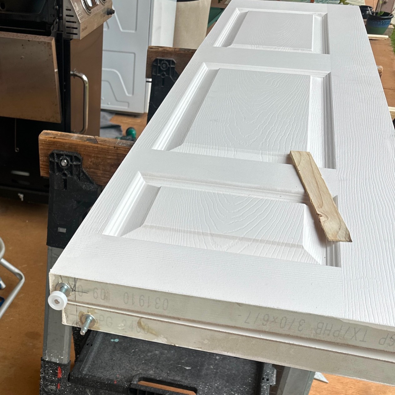 Check out this closet door revamp!🚪 Upkeep like this is important, especially here in Hawaii where hardware can rust quickly. #mauihandyman #home
#nojobtoobigorsmall 🛠️👨🏽🔧
Call us now to get a quote for a similar project in your home! #linkinbio 📲📞