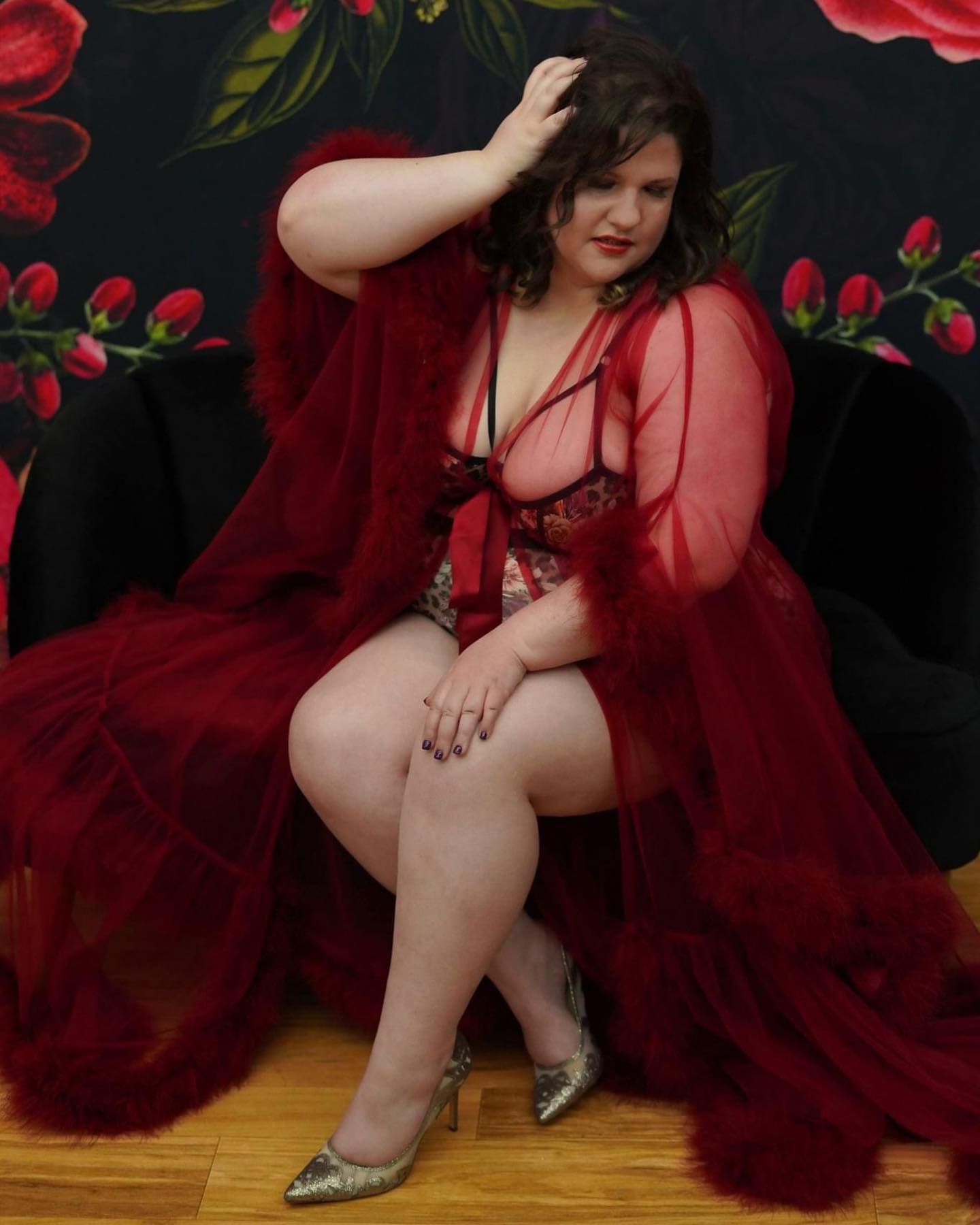 I had my own session with @nevestaboudoir last month and it was absolutely amazing!! I’ve let people photograph me before but this was different. This was the hair, makeup, studio, and a photographer whose talents and skill set are on the same level as my own. It was amazing and I absolutely love all the photos from my session that day!! #boudoir #photography #photographer #lingerie #dallas #austin #photoshoot #glam #fabulous #gorgeous #hmua #makeup #professional #curvy #curvygirl