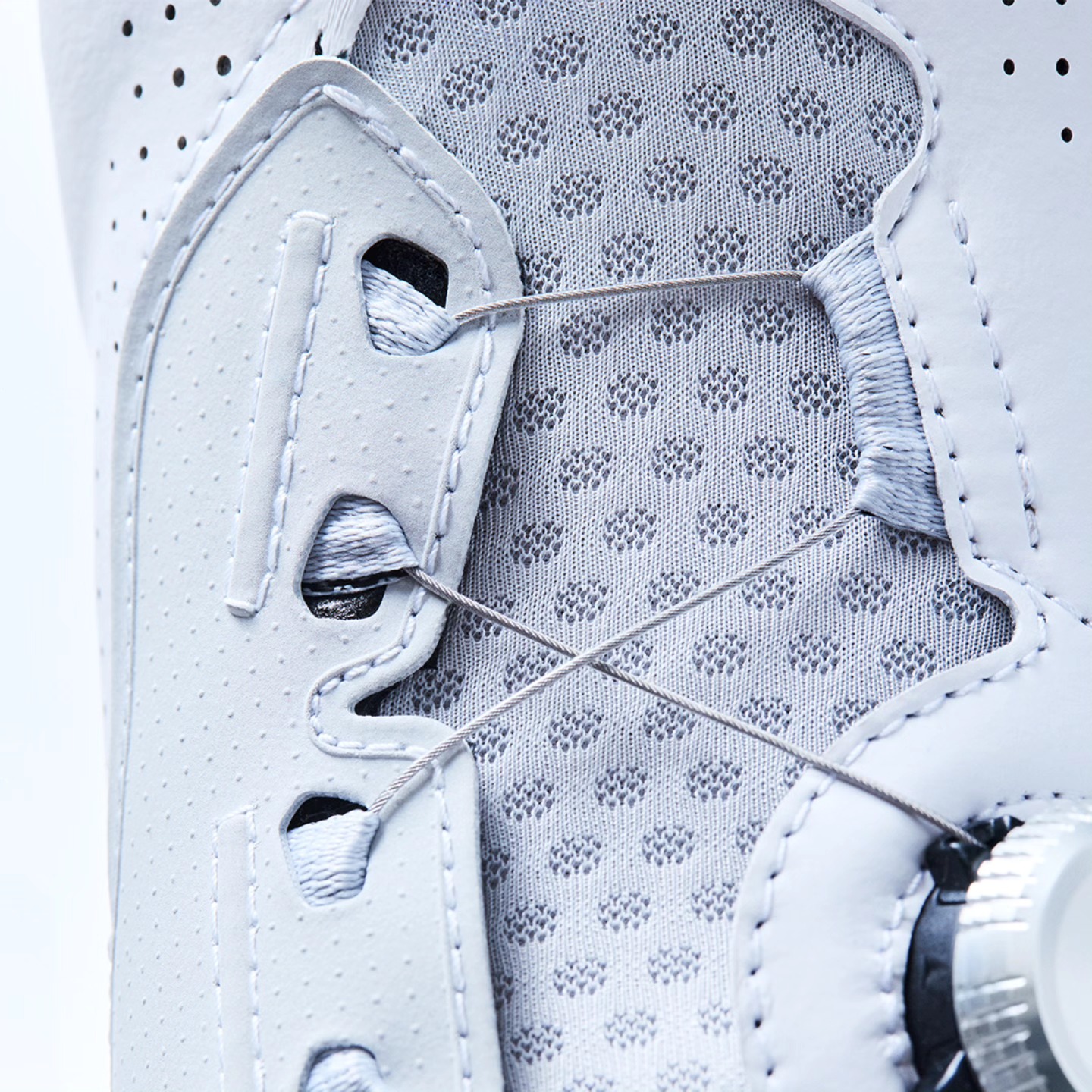 @q36.5 launched the new Unique Pro road cycling shoes.
The handmade carbon fibre sole is equipped with a patent-pending construction technology. This shoe, with a sole height of just 4.4 mm, set a new sprint speed record with Moschetti at the Alula Tour.
Interested in finding out more? Contact us👉 press@vitaminac.net
#vitaminacPR