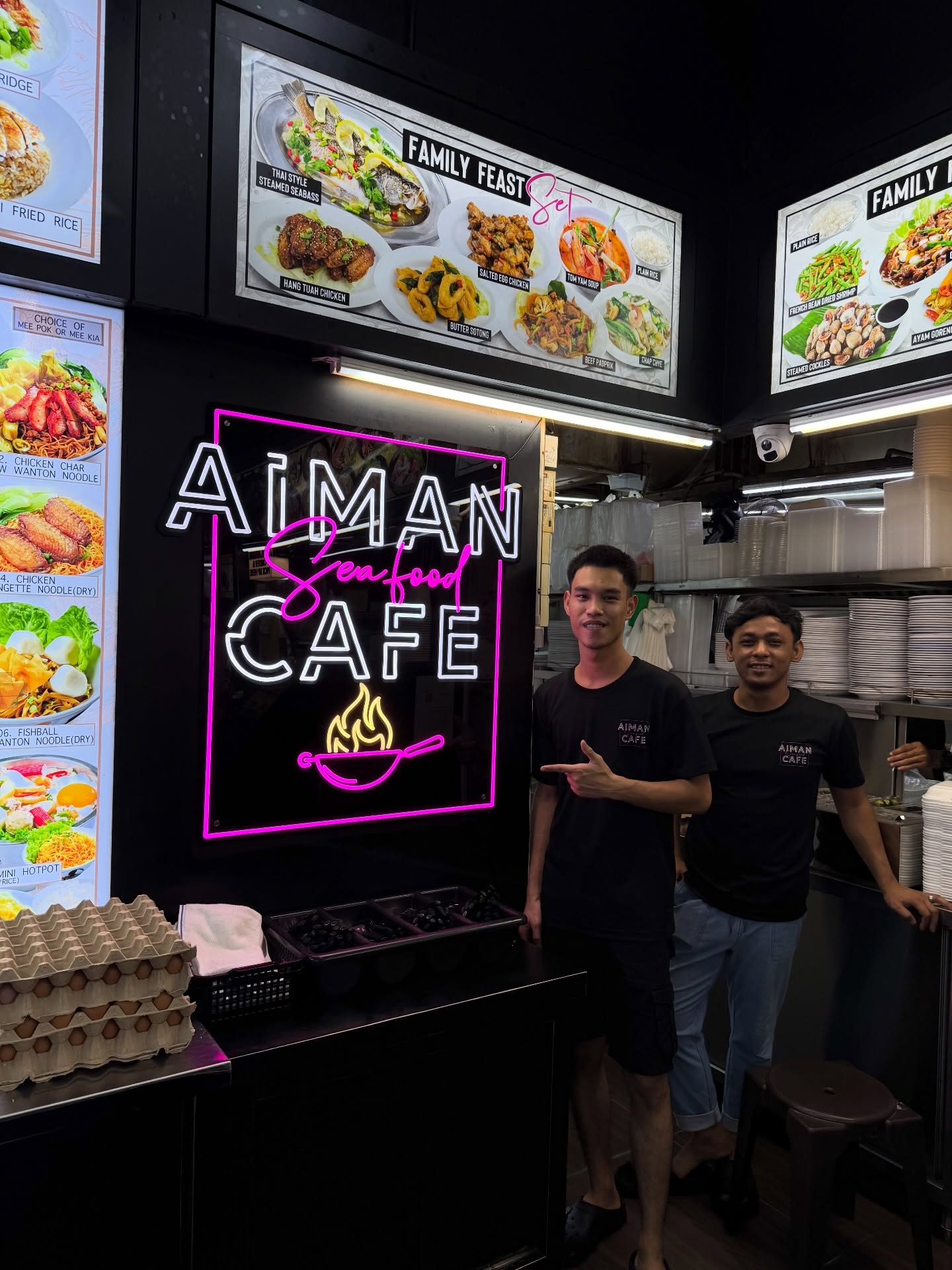 New look, new glow for Aiman Seafood Cafe ! @aimancafe
Happy we could help upgrade their signage to a top quality and more eye-catching Neon Sign!
The crews are very happy to see the sign too! ❤️❤️
