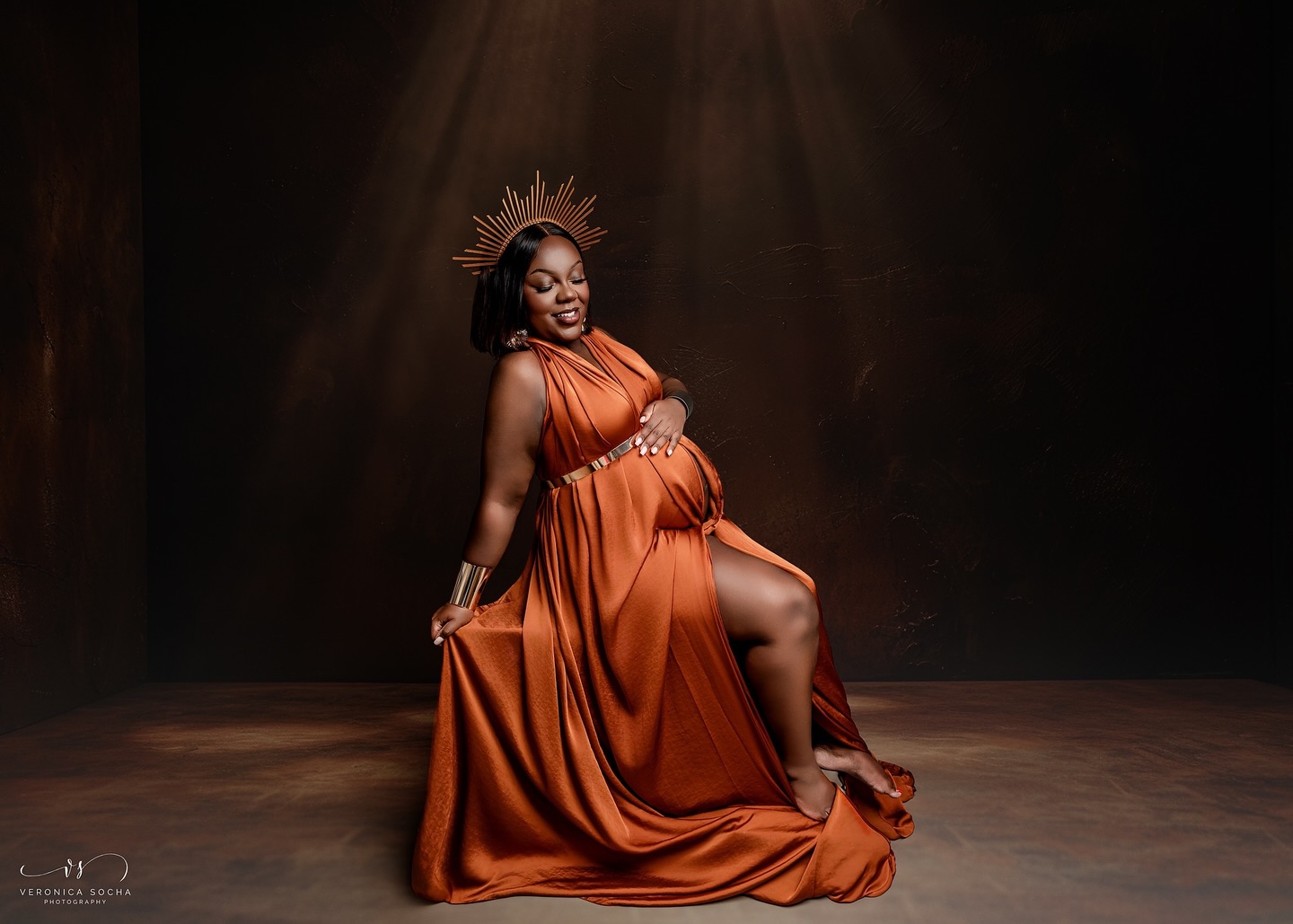 Jane’s maternity session was powerful, elegant, and deeply personal 🤍
This stage of pregnancy is such a unique moment — full of anticipation, strength, and quiet beauty. Jane embraced it completely, and together we created images that celebrate not just her growing bump, but the woman she is becoming.
Maternity photography isn’t about posing perfectly or knowing what to do in front of the camera. It’s about being guided, supported, and photographed in a way that feels confident, artistic, and timeless. Every detail of this session was carefully planned to honour this season of her life.
These photographs will become part of Jane’s family story — something her child will one day look back on with pride.
If you’re expecting and considering a maternity photoshoot, this is your sign not to wait too long. Sessions are best booked in advance to secure availability and allow time to plan styling and concepts.
📍 Maternity Photography in Swindon
📩 Booking in advance is recommended
📸 https://www.veronicasphotography.com/contact
#MaternityPhotography #VeronicaSochaPhotography #FineArtMaternity #SwindonPhotographer #MotherhoodJourney PregnancyMagic MaternityGlow