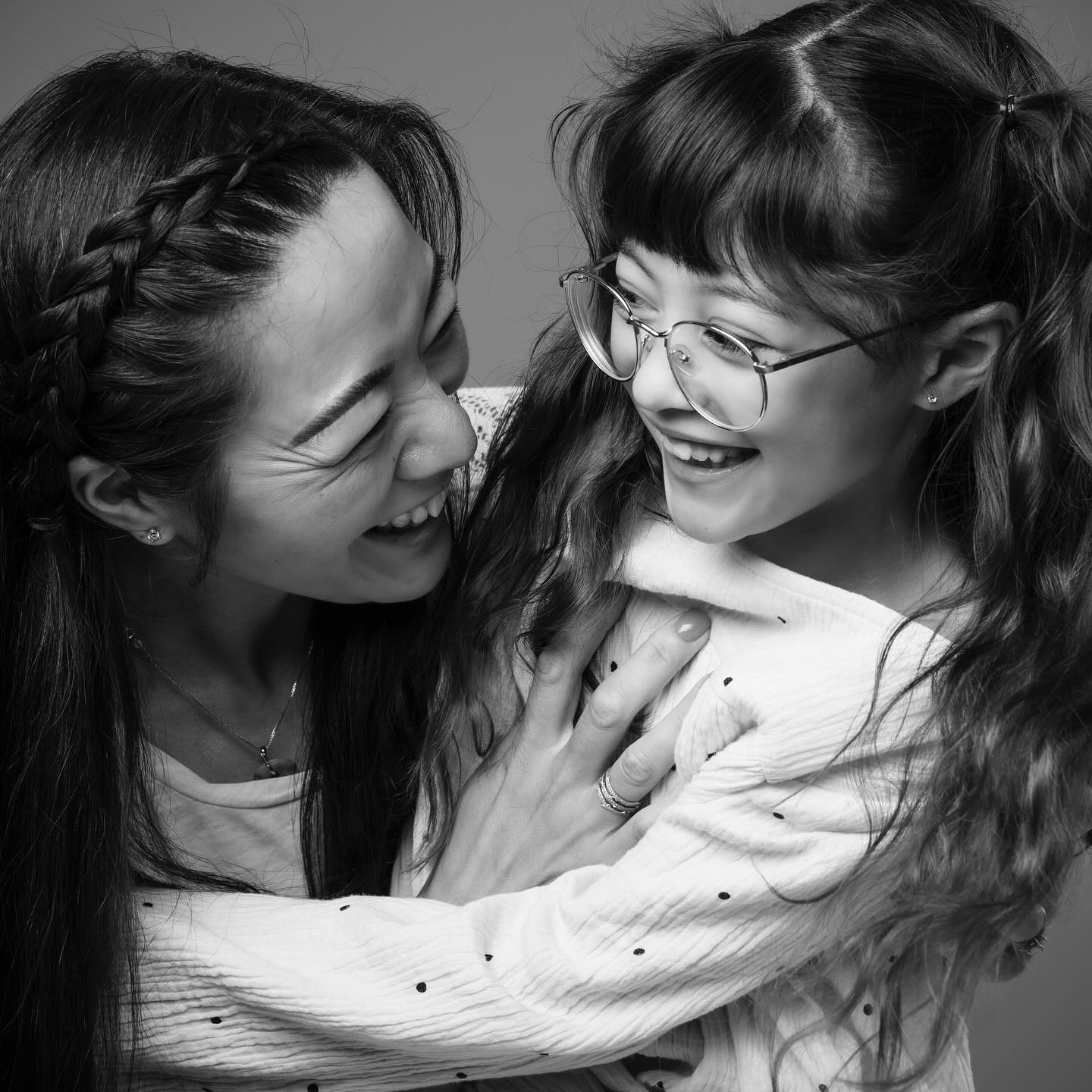 How sweet are these two? We loved every moment of this Family Session with the wonderful Kate from @babycollegemk 🤍