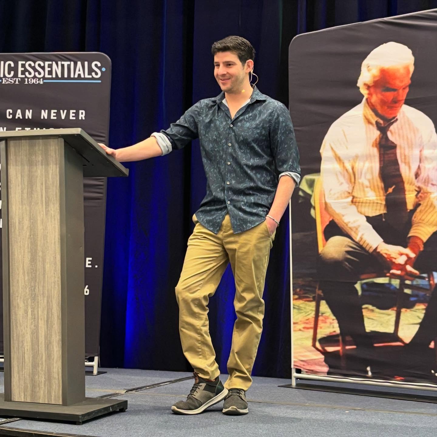 This past weekend, Dr. Dan Roses had the honor and privilege of speaking alongside his chiropractic mentors at the Dynamic Essentials conference this past weekend. 👏 Way to go Dr. Dan!
And of course it was wonderful to catch up with our chiropractic family! 💚