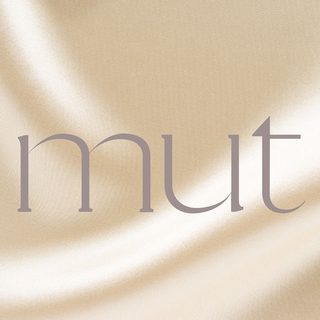 Mit diesem Gefühl « funktionieren zu müssen » und dem damit verbundenen Druck und Stress kann es nicht mehr weitergehen…
Es erfordert Mut, aus diesem Zirkus aussteigen zu wollen - vor allem, wenn man sich doch eigentlich darüber profiliert: Man ist gut darin, niemals « nein » zu sagen, zu performen und zur Not über seine Grenzen auszugehen. Genau dafür bekommt man Anerkennung, dass man so viel leisten kann…
Dann braucht es besonders viel Mut, ehrlich und fair zu sich selbst zu sein und einen Punkt zu setzen - eine selbstwirksame Entscheidung zu treffen, dass es so nicht weitergehen kann. Und ja, diesen Entscheid triffst du für dich - aber den Weg in Richtung Balance, Leichtigkeit und des Gefühls « wirklich zu leben » musst du nicht alleine gehen. Ein Stück kann ich dich begleiten.
#gedankenkarussell #hamsterrad #mutzurveränderung #stress #leistungsdruck
#mutigindiezukunft #mutfinden #mutigsein #myriamschwizercoaching