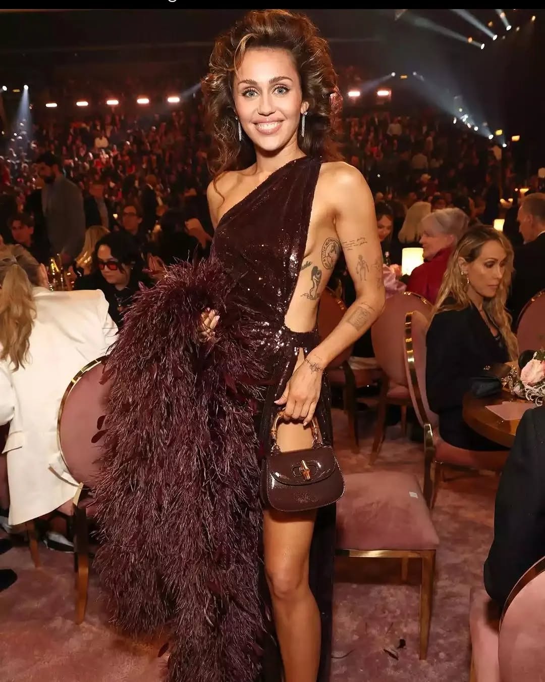 S T A R
La représentation parfaite de cette tendance 2024 #mileycryus #glam #trend24 #90's #mobwife