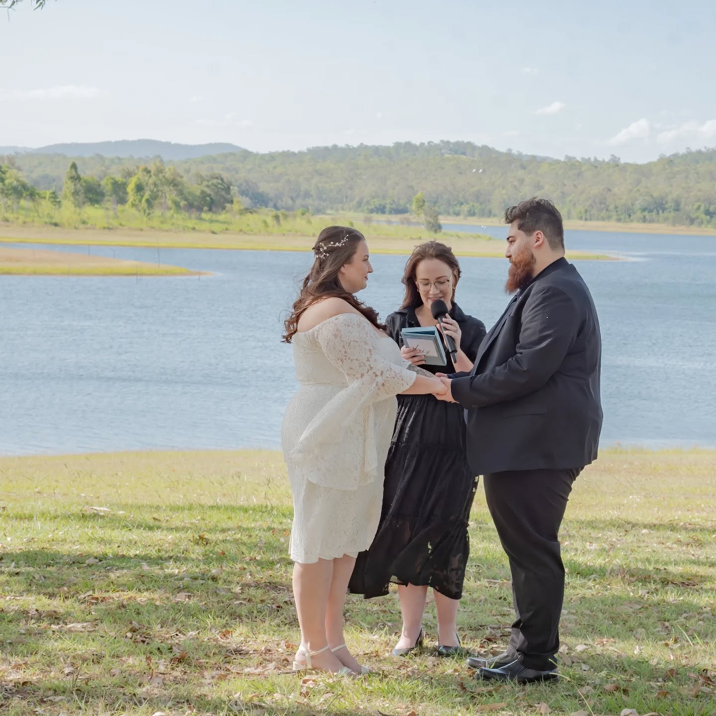 I love a local, relaxed wedding - and Rainey and Caleb's was exactly that!
Captured by @skyewatt_photographer and the best way to end my 2025 wedding season!