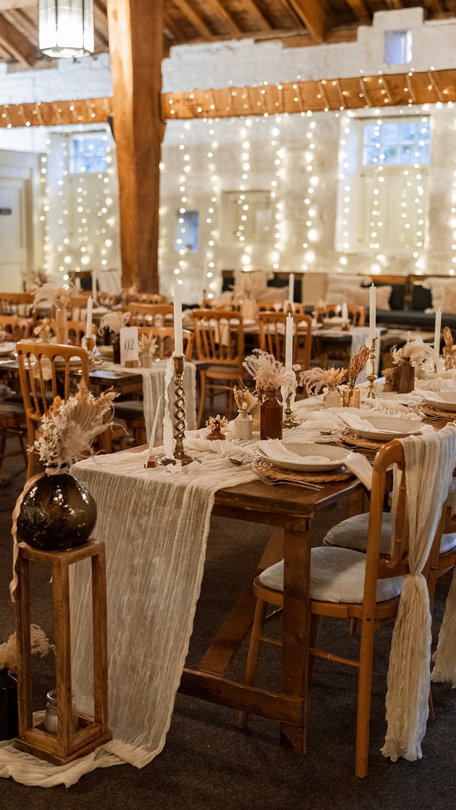 We absolutely loved dressing the beautiful @eastriddlesdenhallweddings 💒
We went for a neutral colourway to compliment the rustic feel, including our beige dried flowers with a hint of some peachy flowers too!
All video footage from the amazingly talented @sandra_rob_films_photo 🫶
If you’re getting married at @eastriddlesdenhallweddings and would like our decor at your wedding drop us a message and we’ll let you know if we have your date available!
#weddingdecor #bohowedding #rusticwedding #weddinginspiration #driedflowers