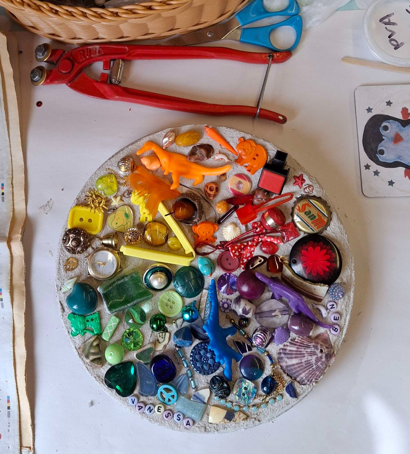 ✨ Calling all aspiring artists! 🎉 Dive into the colourful world of mosaics!
My Beginner's Mosaic Course starts April 11th with 3 fun-filled Saturday morning sessions. Learn the art of mosaic while making coasters and kickstarting your own project! Materials are included - just bring your enthusiasm! 🎉
Don't miss out - sign up through the link in my bio and let's get creative together! #MosaicArt #Essex #Southendcity