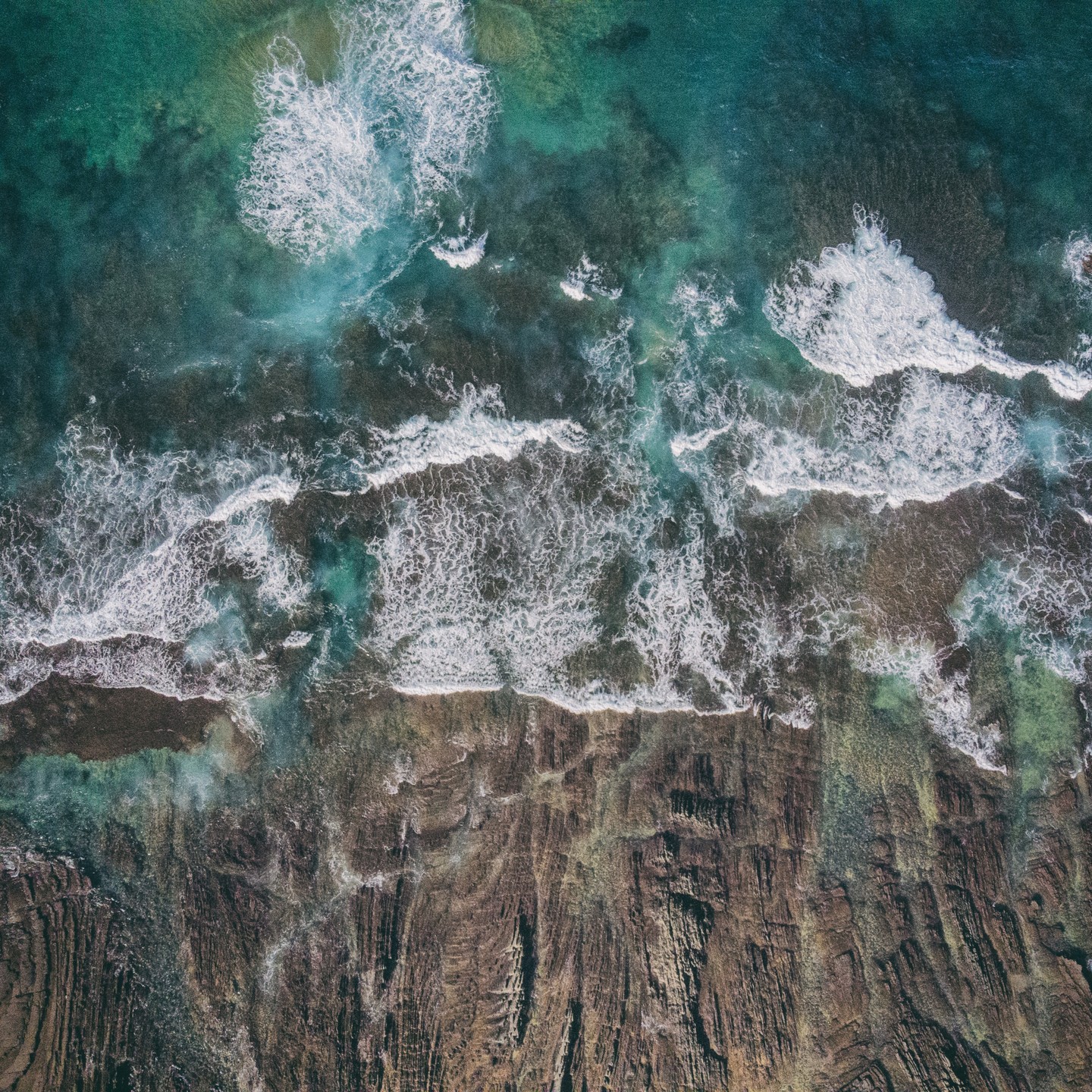 Our hidden reefs somewhere close...
.
.
.
#kanalusurfhouse #surf #surfguiding #surfingeveryday #exploring #portugal #arrifana #igers #swisssurfing #happysurfing #bookaroom #surfhouse #surflessons