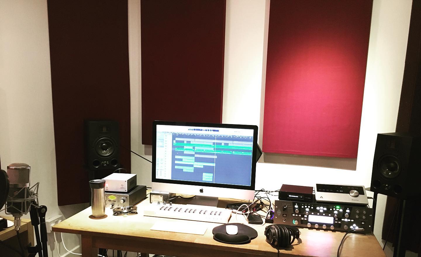 Back in the studio with @zazzmatics after a looong Corona wait. It’s nice to interact with other beings in the real world sometimes. 🎉
-
-
-
#coronaboner #zazzmatics #extrememusic #studiolife #composer #studioporn #music #productionmusic #musicproducer #musicianlife #reallife