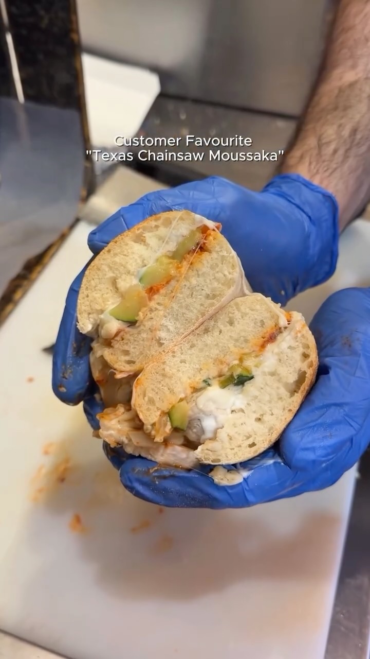 Texas Chainsaw Moussaka 🔥
A dangerously good mix of chicken breast, roasted veggies, gooey mozzarella, creamy mayo & hot chilli sauce.
Hot. Messy. Totally worth it. 😉
Served in ciabatta, focaccia, or a wrap! 🧡
#chillibs #supportlocalhitchin #hertfordshireeats #sandwichbar #hitchinsandwiches