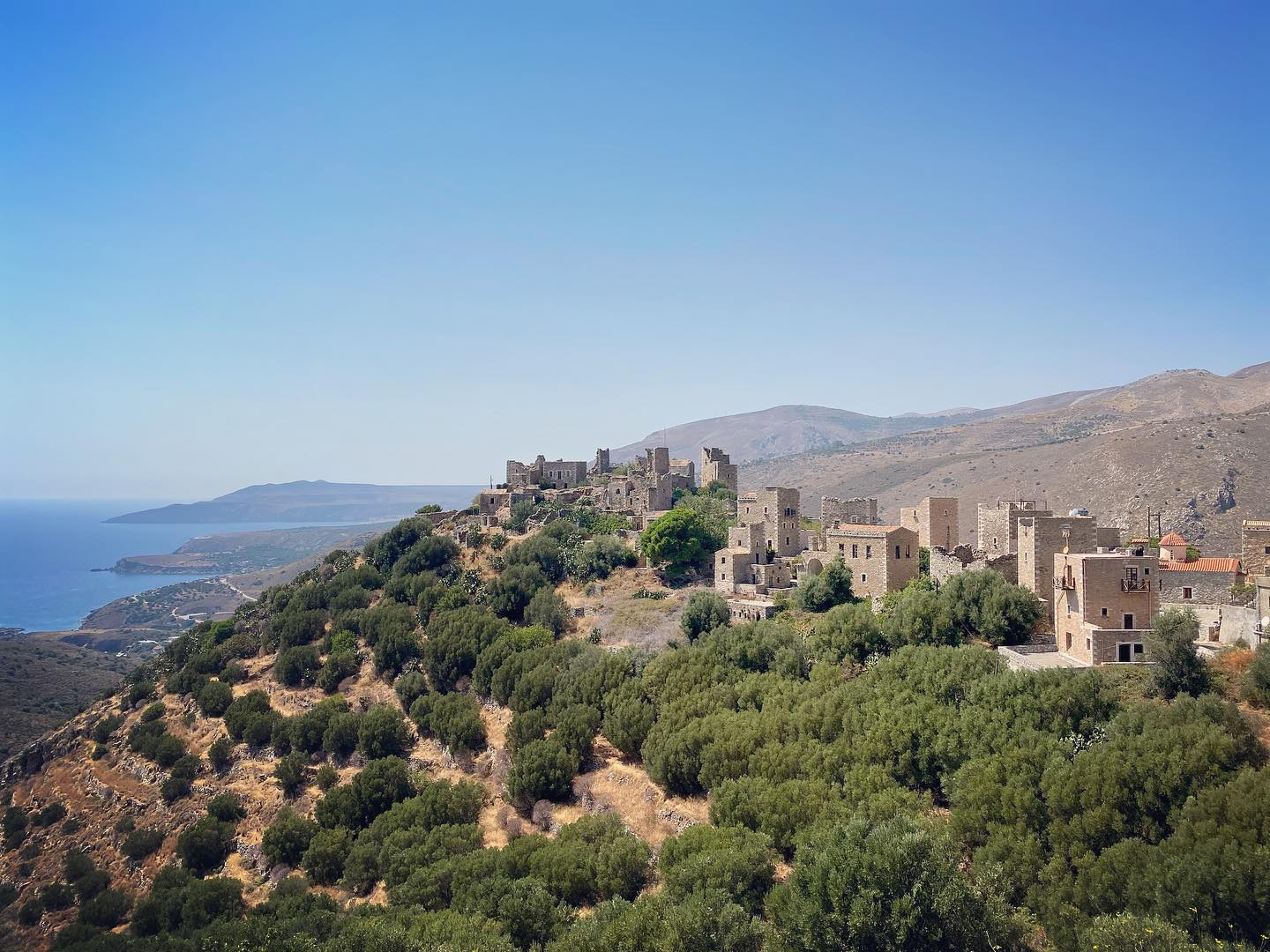 Think global, build local! 🤩
Stunning stone architecture,
built with regional stone.
#greece
#hellas
#peloponnese
#manipeloponnese
#ilovegreece
#greekarchitecture
#stonearchitecture
#greekhistory