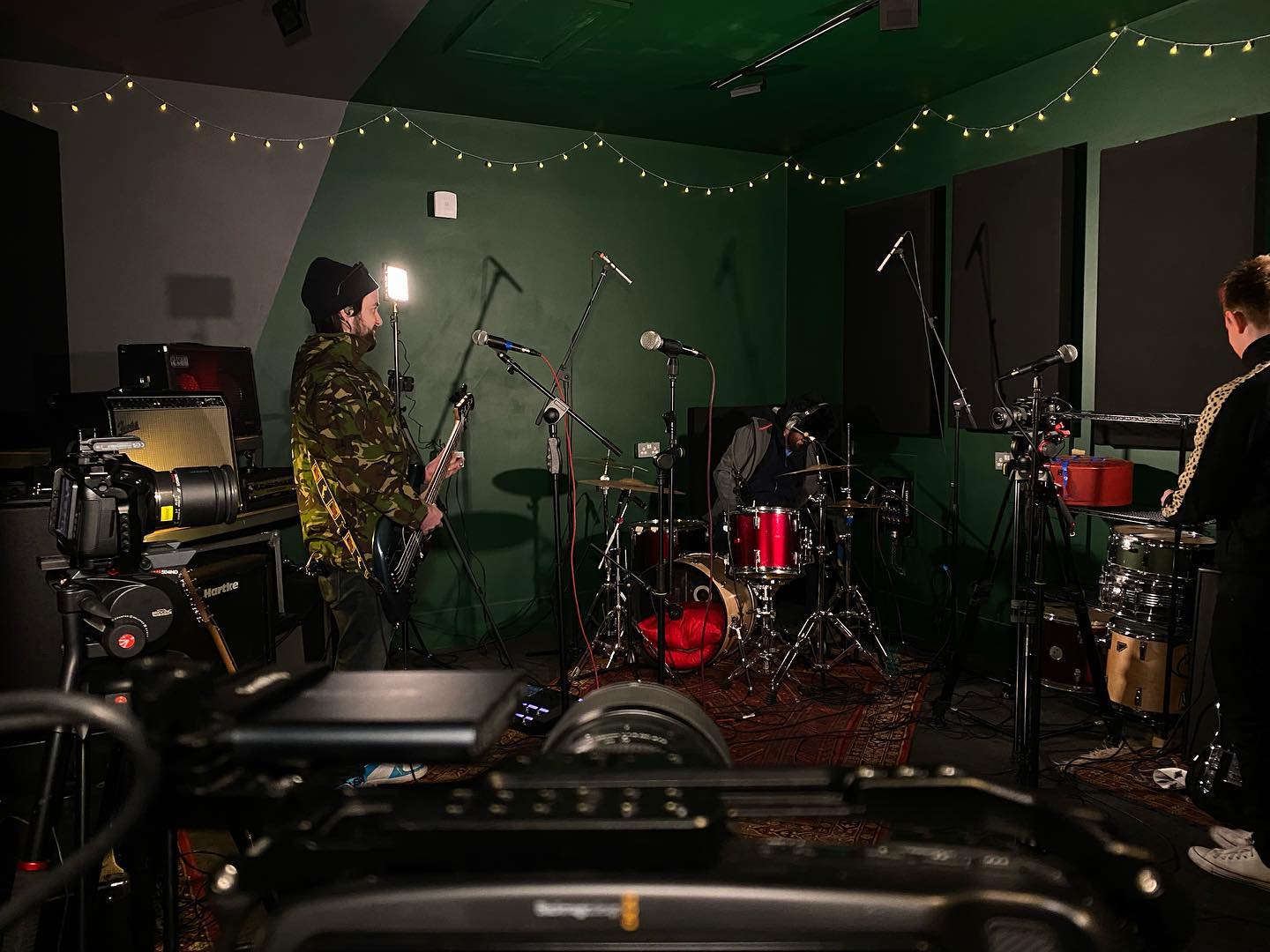 Want to have a live video on budget in our amazing studio? We’ve teamed with @theyardmcrfilm to bring you amazing multi-cam sessions
Then DM us for a discussion around your project 🤘🏼❤️
.
.
.
#music #livesessions #recording #studio #boxyardstudios #livemusic #recordingstudio #new #fyp #film #musicians #artists #manchester