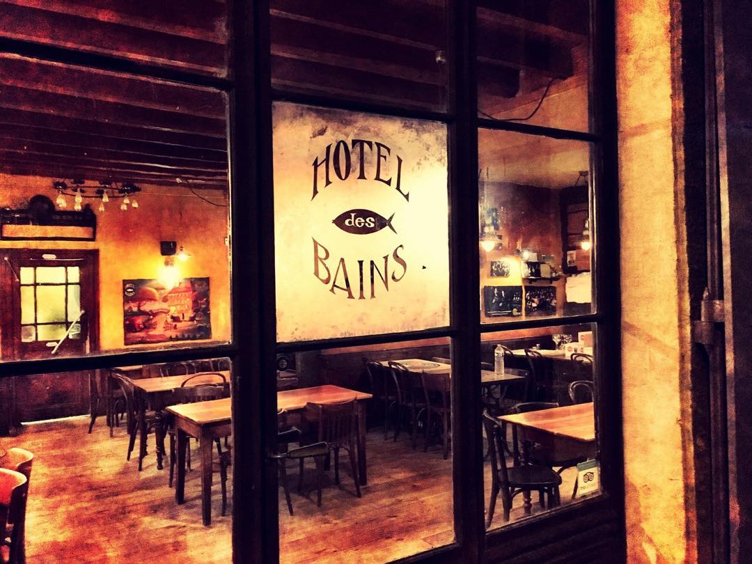 Souvenir du dîner de clôture du 31 eme festival du film court de Voiron merci Philippe du Janerand pour la super photo merci à toute l’équipe du festival. #hoteldesbainscharavines #philippedujanerand #festivaldufilmcourtdevoiron